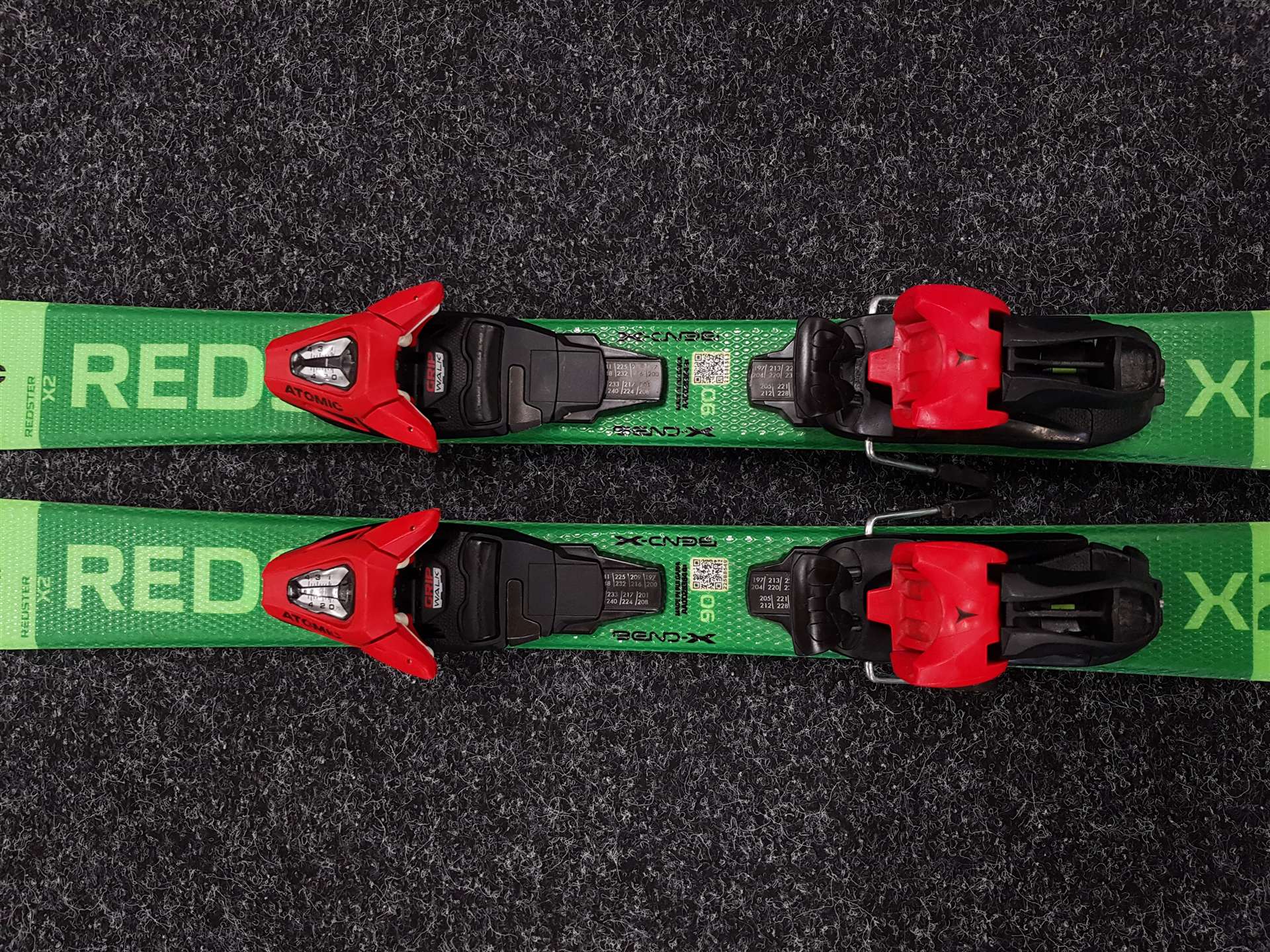 Használt gyermek síléc ATOMIC Redster X2 + Atomic Five 5 kötés