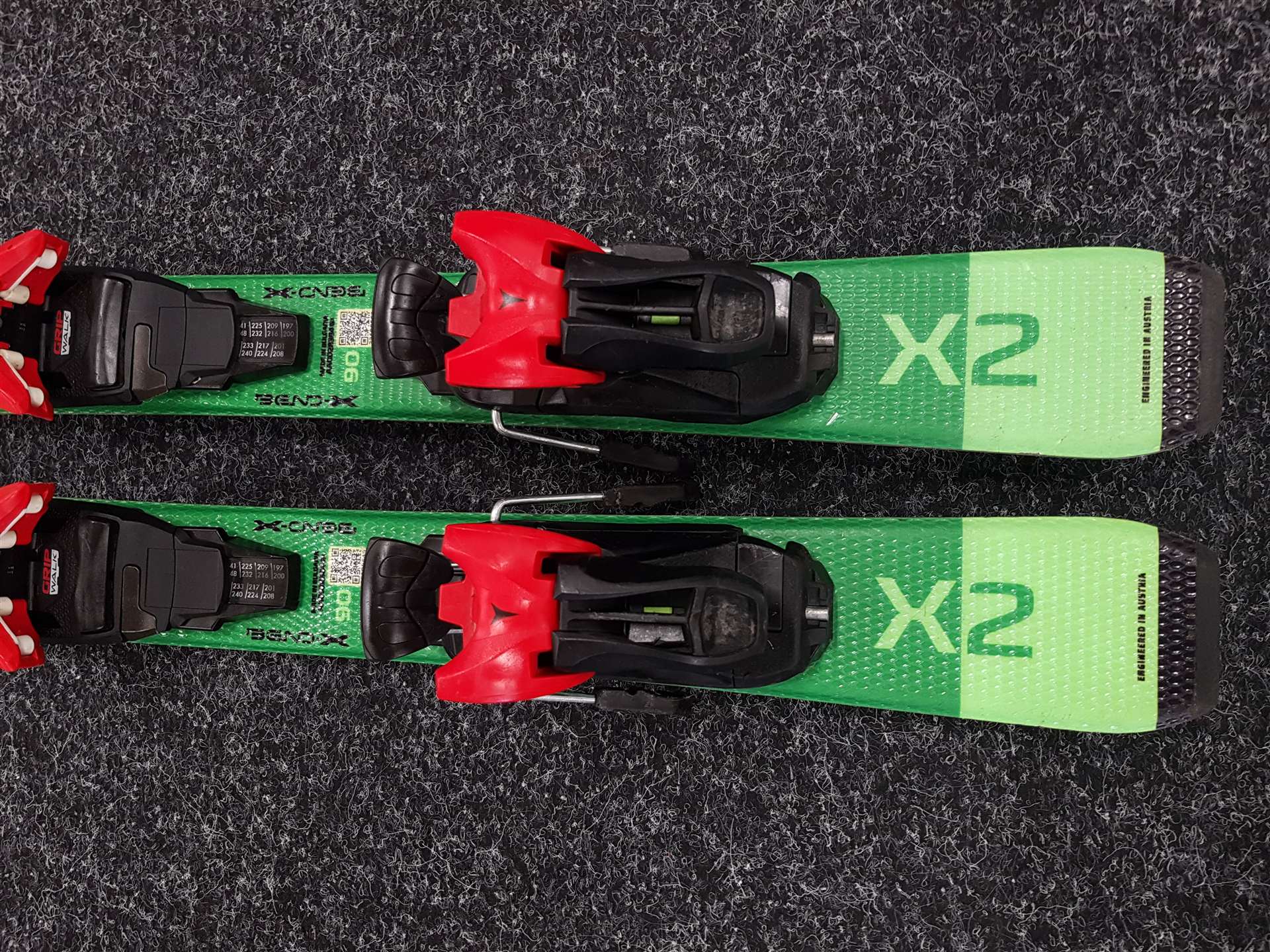 Használt gyermek síléc ATOMIC Redster X2 + Atomic Five 5 kötés