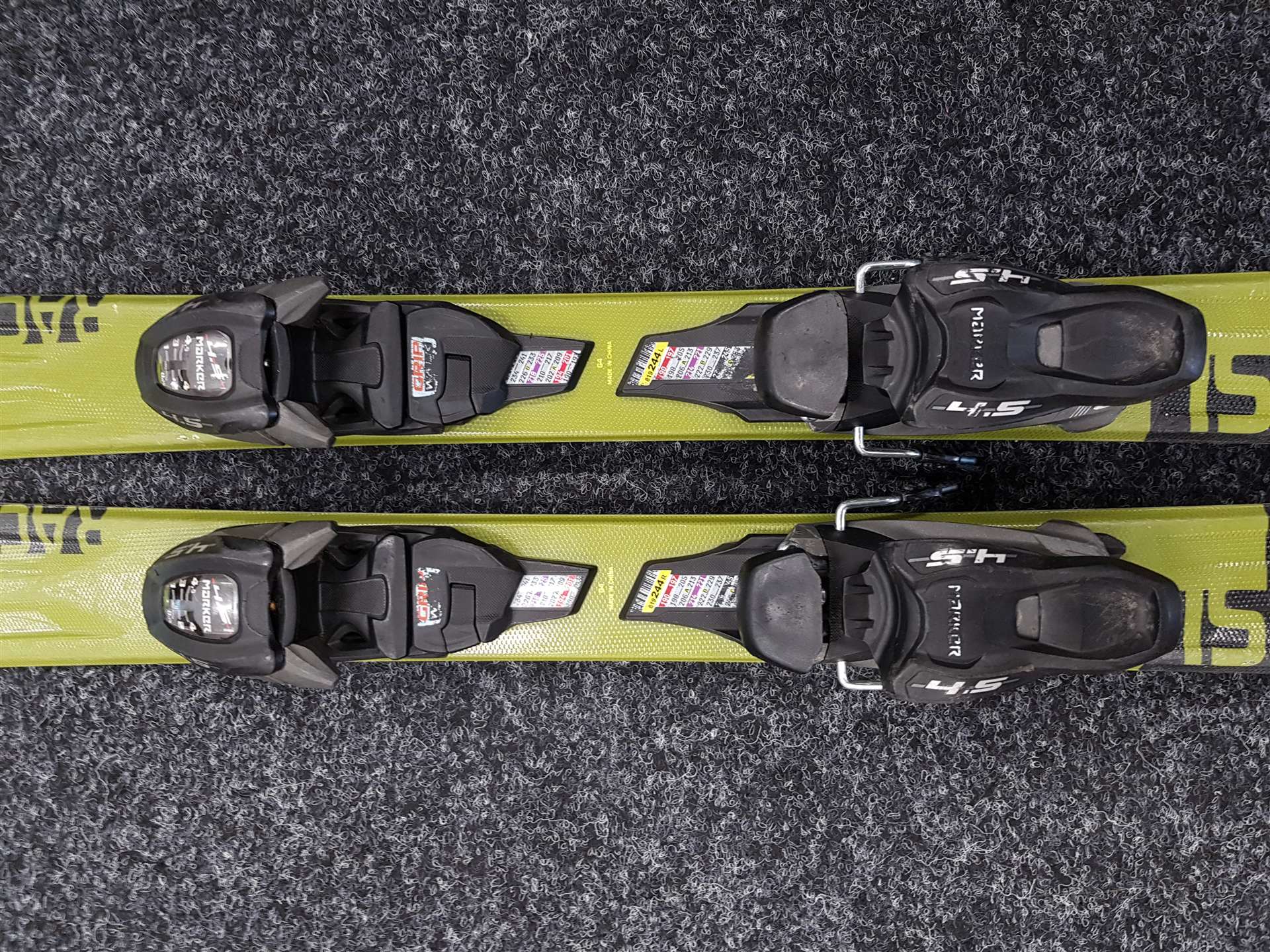 Použité dětské lyže VOLKL Racetiger SL9 + vázání Marker 4.5