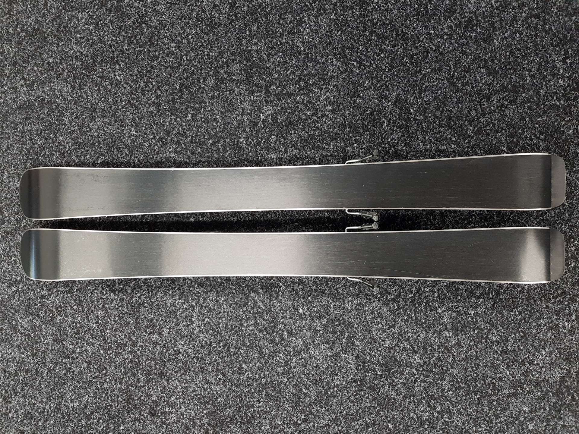 Použité dětské lyže VOLKL Racetiger SL9 + vázání Marker 4.5