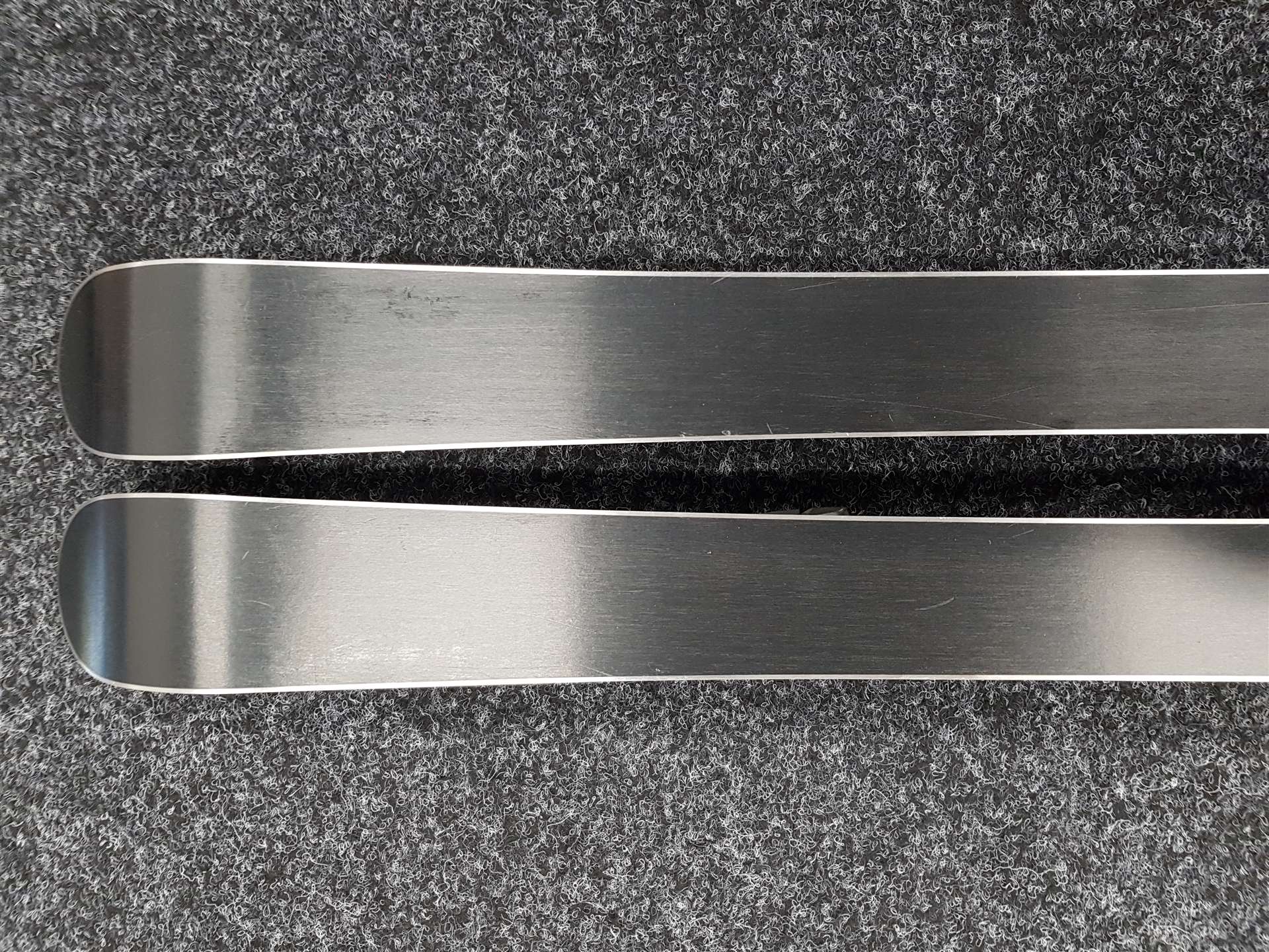 Použité dětské lyže VOLKL Racetiger SL9 + vázání Marker 4.5