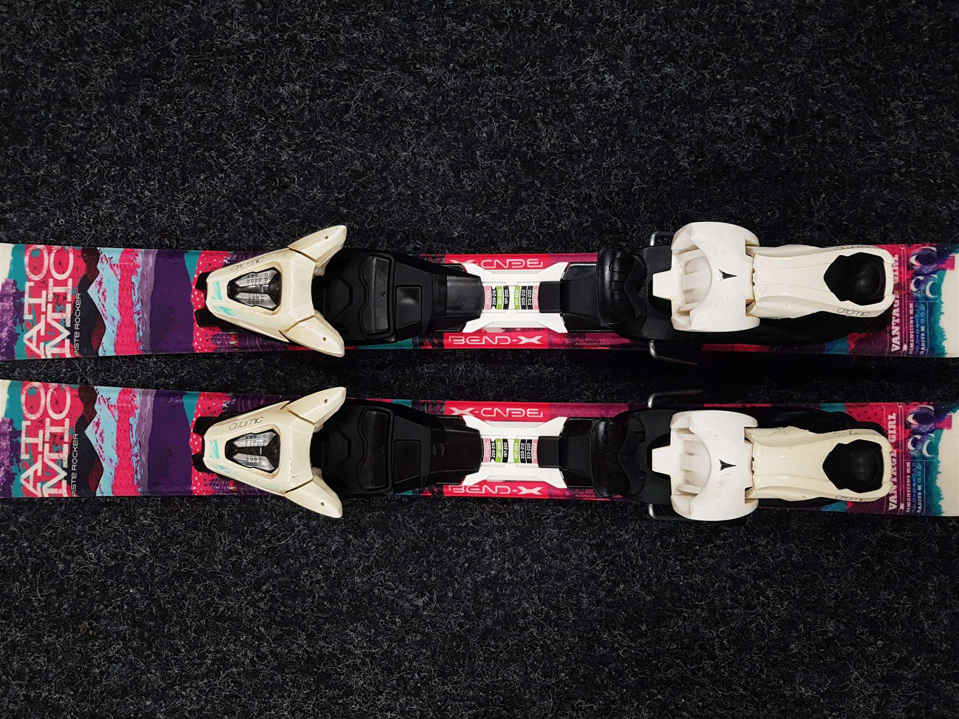 Gebrauchte Kinderski ATOMIC PISTE ROCKER + Bindungen Atomic 4.5