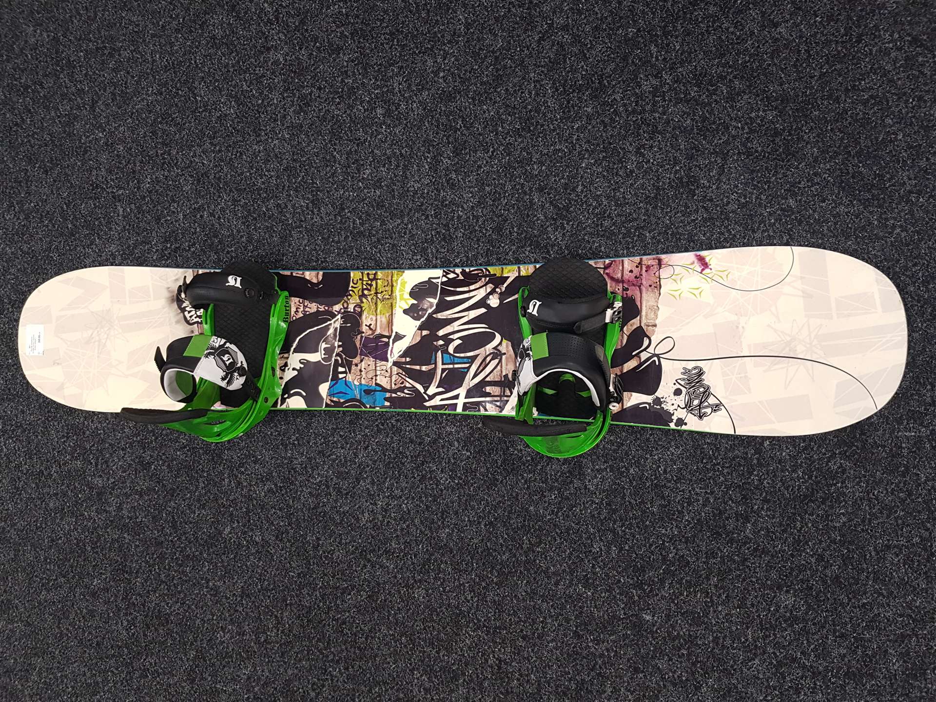 Použitý snowboard ATOMIC Axum + vázání Burton velikost L