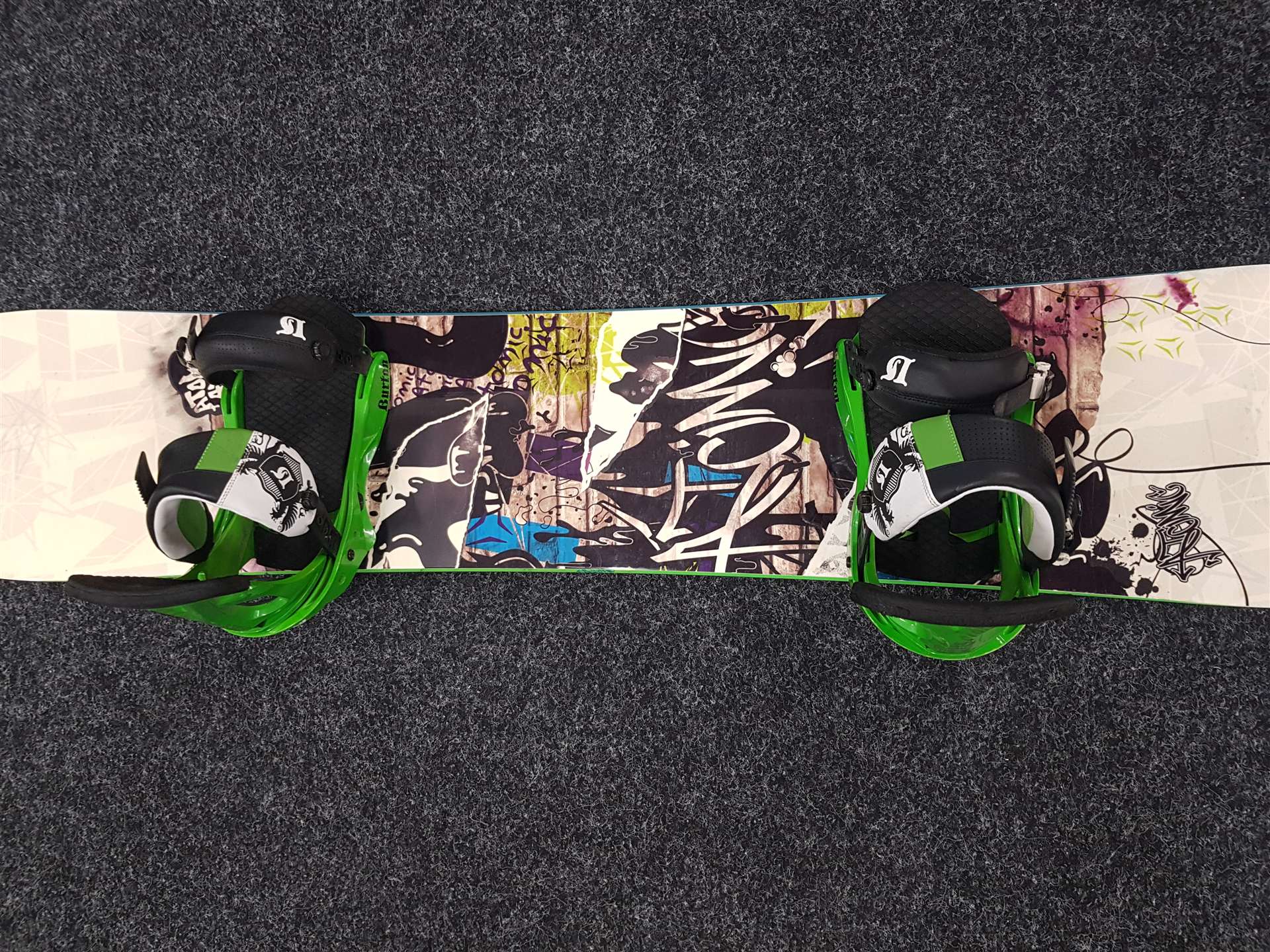 Použitý snowboard ATOMIC Axum + vázání Burton velikost L