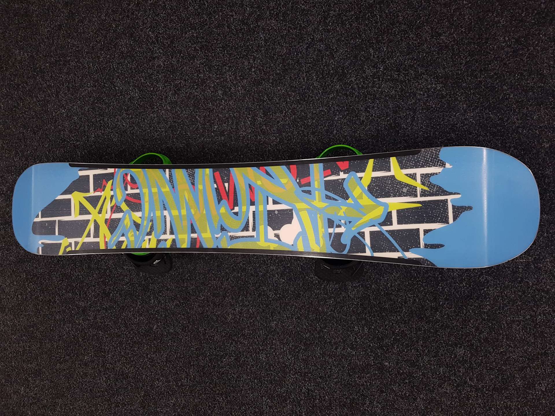 Použitý snowboard ATOMIC Axum + vázání Burton velikost L
