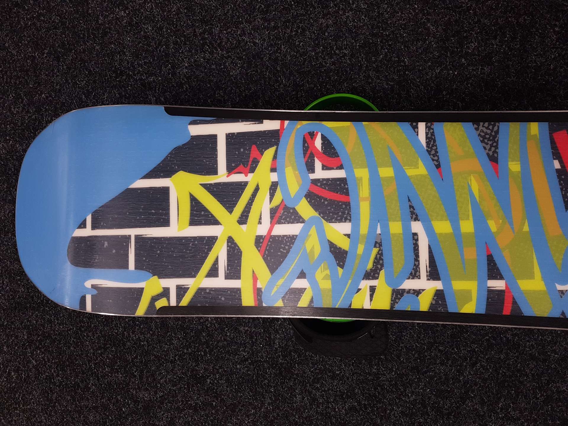Použitý snowboard ATOMIC Axum + vázání Burton velikost L