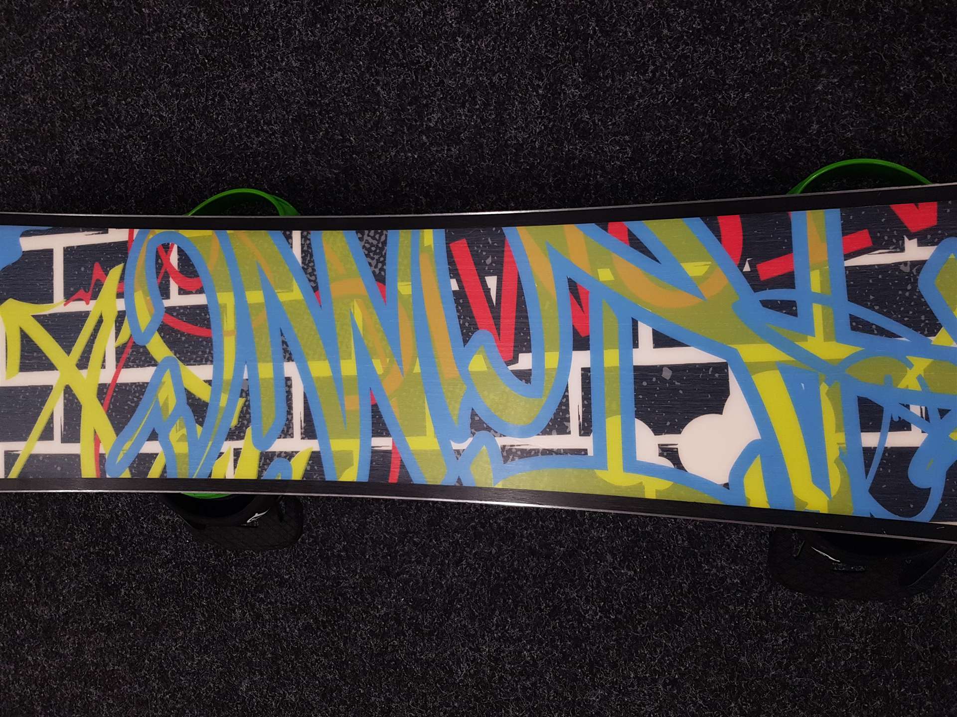 Použitý snowboard ATOMIC Axum + vázání Burton velikost L