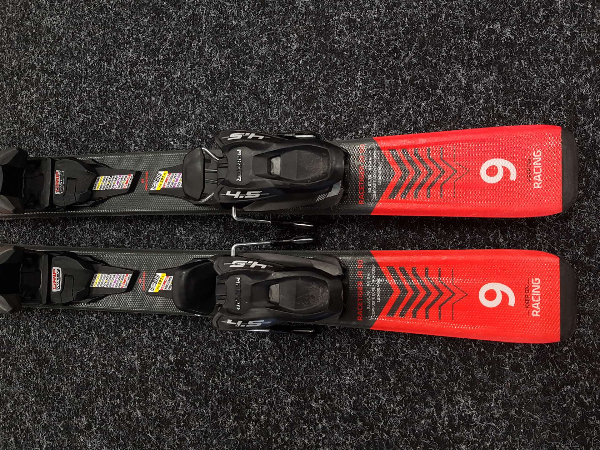 Skis enfant d'occasion VOLKL Racetiger JR 90 + fixations Marker 4.5