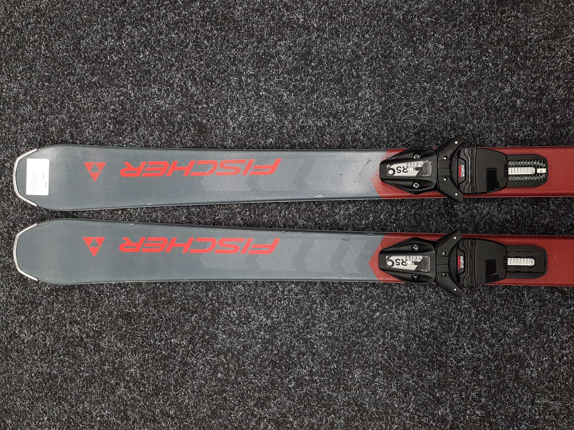 Gebrauchte FISCHER Fire Ski + Fischer RS 9 Bindungen