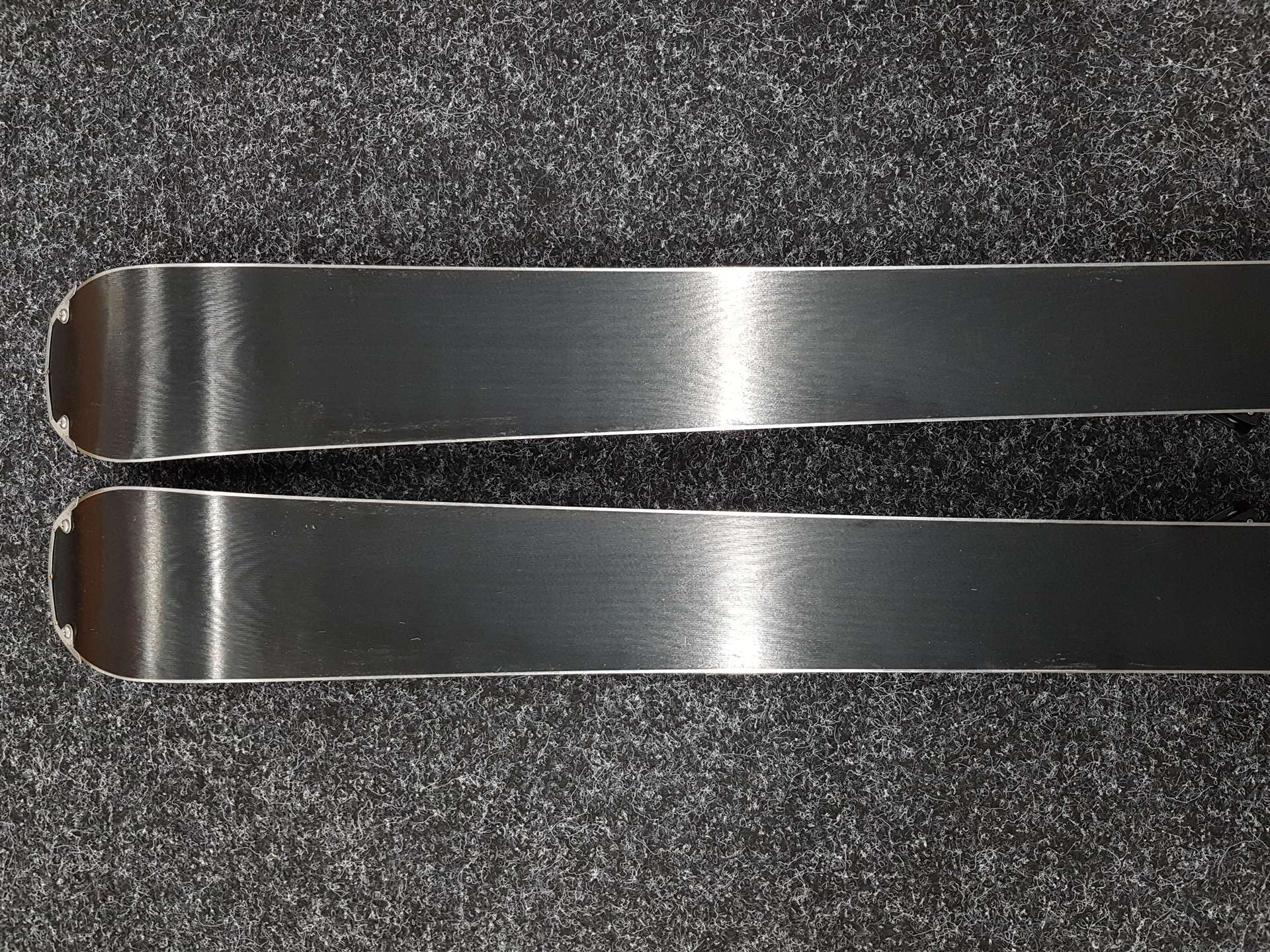 Gebrauchte FISCHER Fire Ski + Fischer RS 9 Bindungen