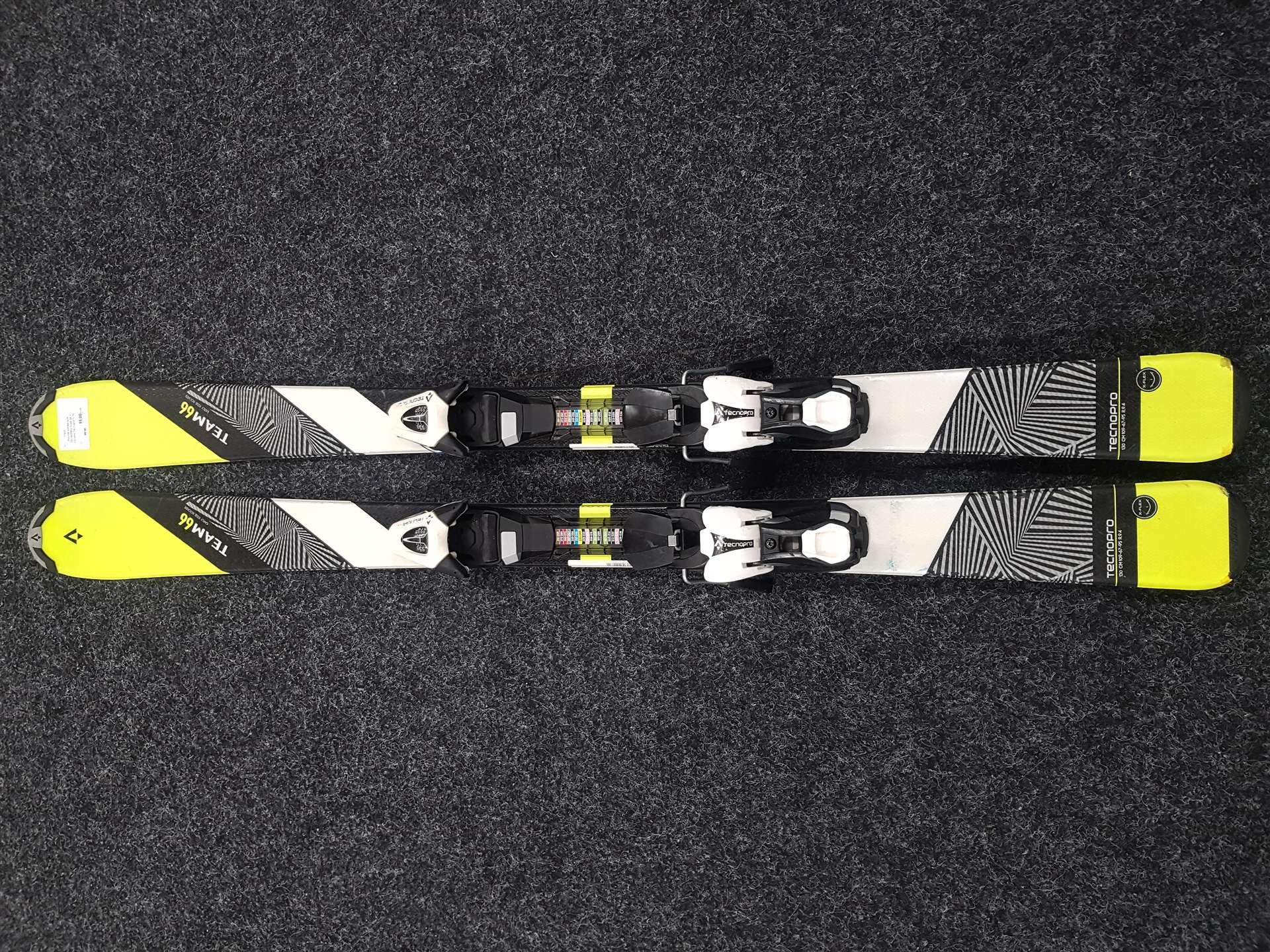 Skis enfant d'occasion TECNOPRO Team 66 + fixations Tecnopro TL75