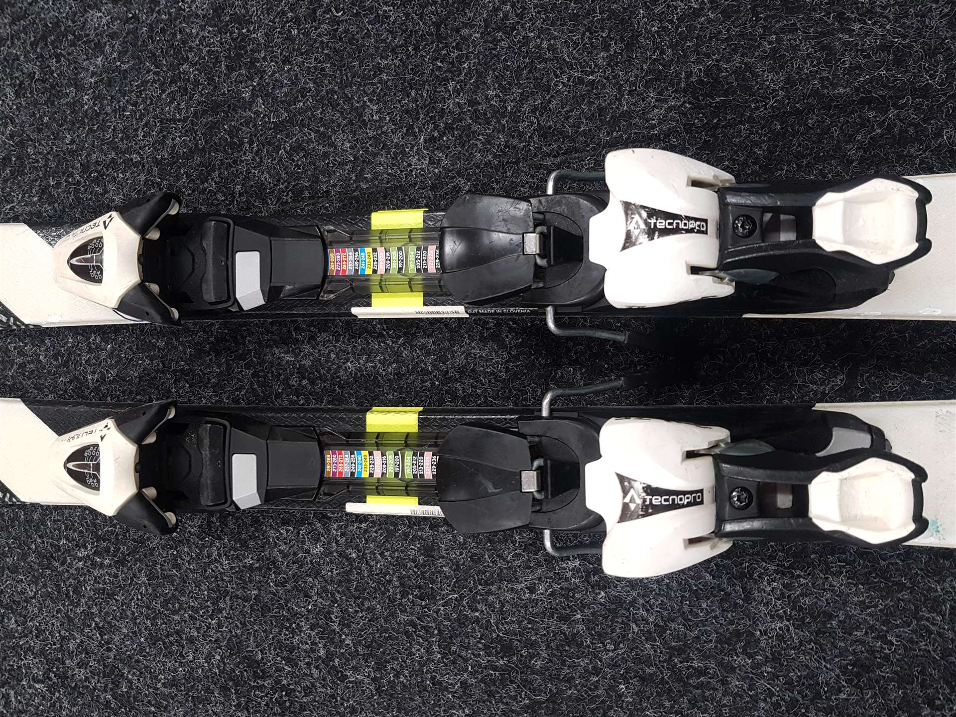 Skis enfant d'occasion TECNOPRO Team 66 + fixations Tecnopro TL75