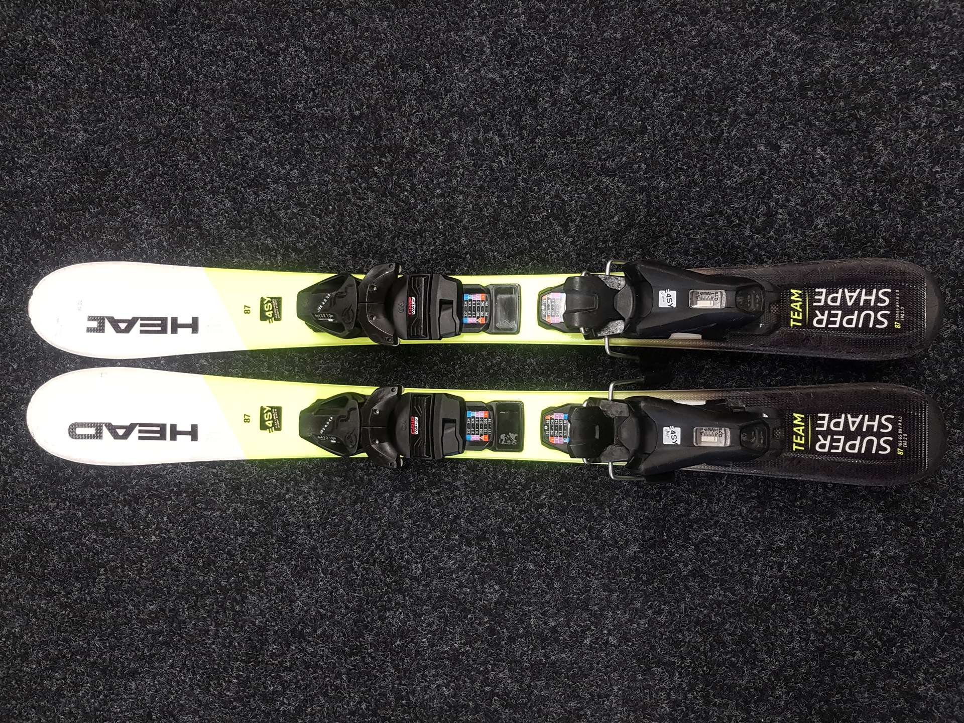 Rabljene dječje skije HEAD Supershape Team + vezovi Tyrolia JRS 4.5 CA
