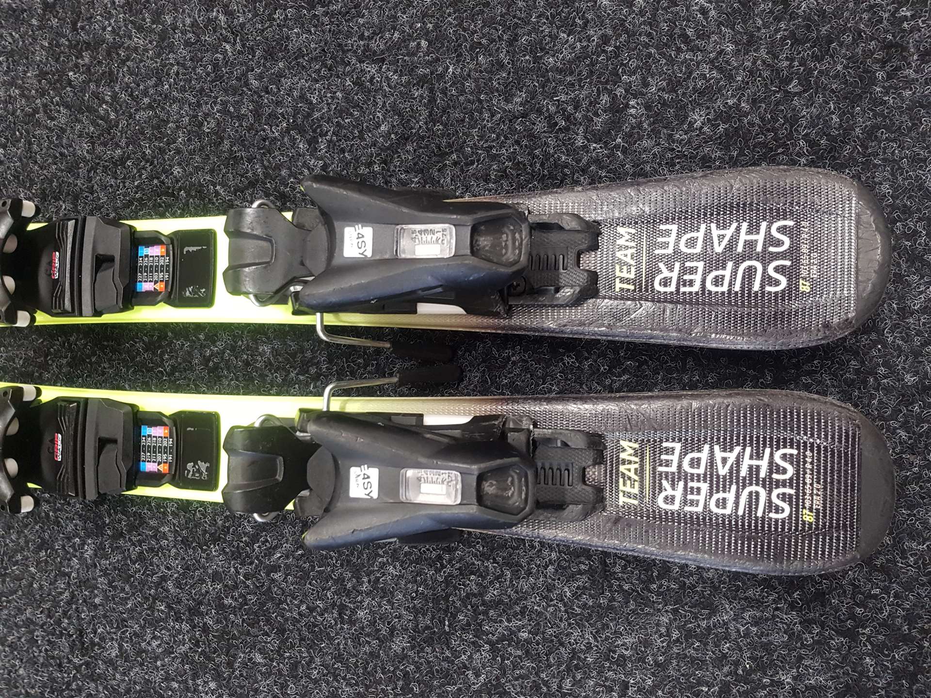 Rabljene dječje skije HEAD Supershape Team + vezovi Tyrolia JRS 4.5 CA