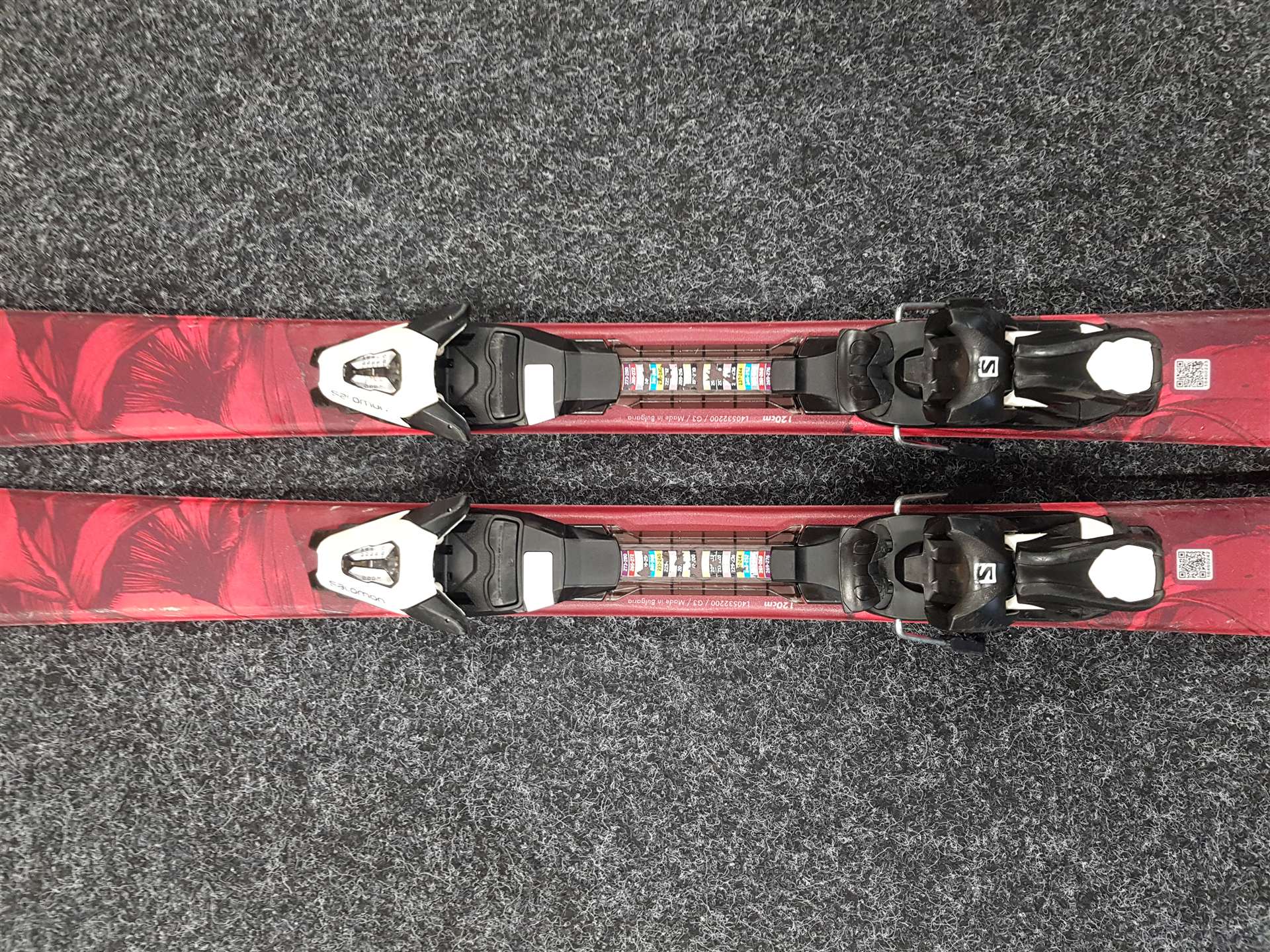 Esquís infantiles usados SALOMON QST Lux JR + fijaciones Salomon 5