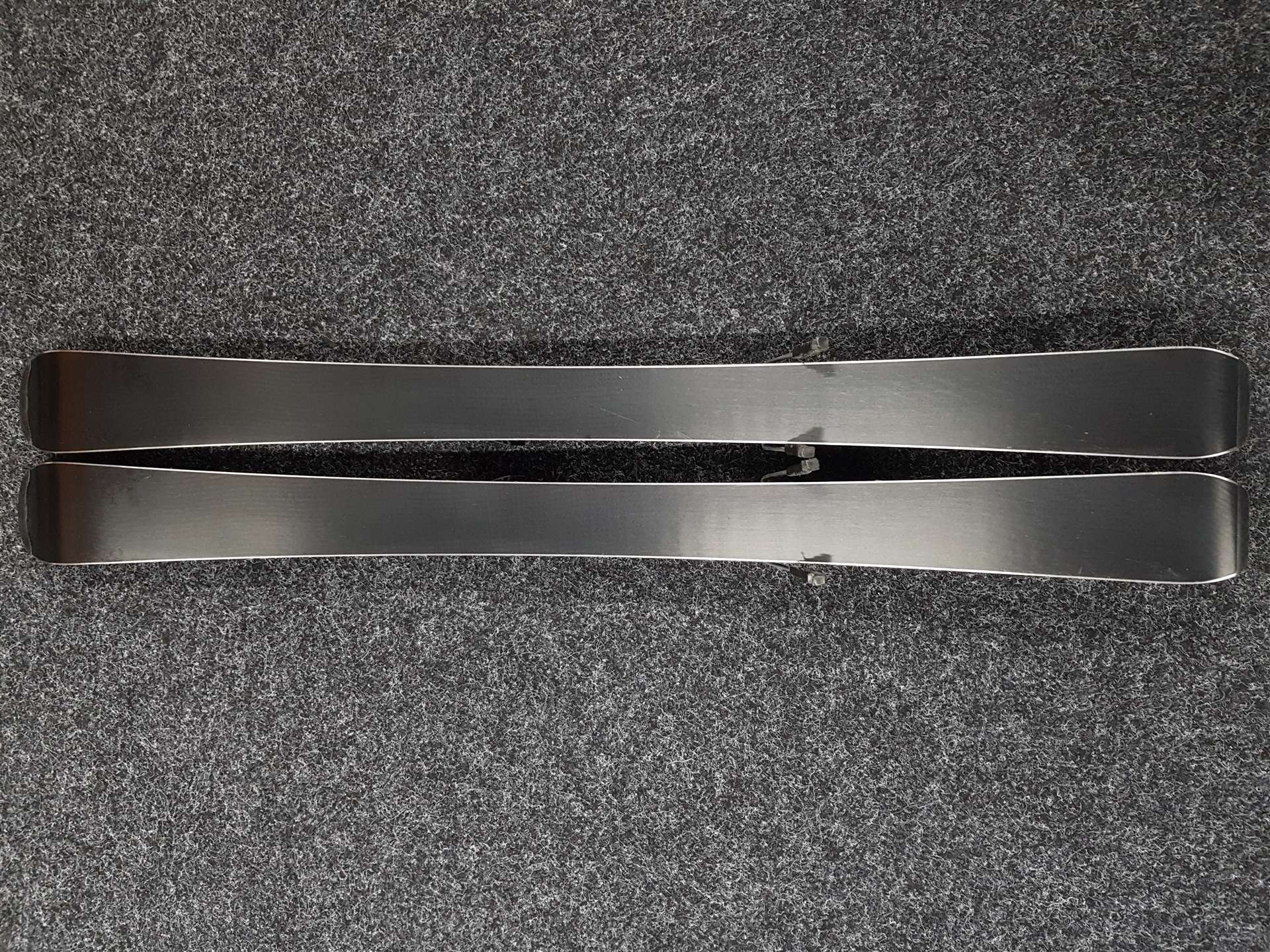 Esquís infantiles usados SALOMON QST Lux JR + fijaciones Salomon 5