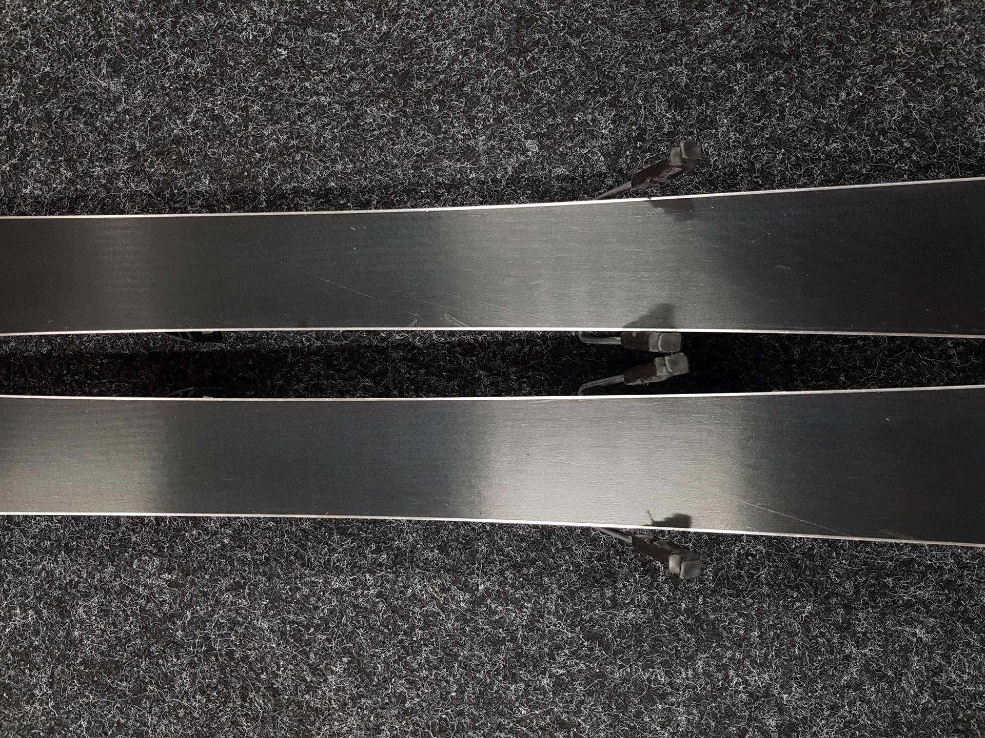 Esquís infantiles usados SALOMON QST Lux JR + fijaciones Salomon 5