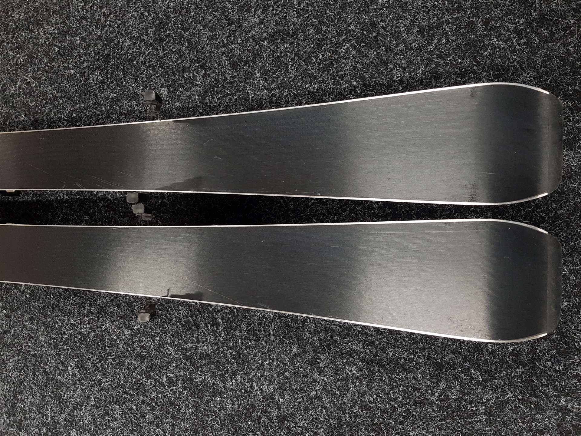 Esquís infantiles usados SALOMON QST Lux JR + fijaciones Salomon 5