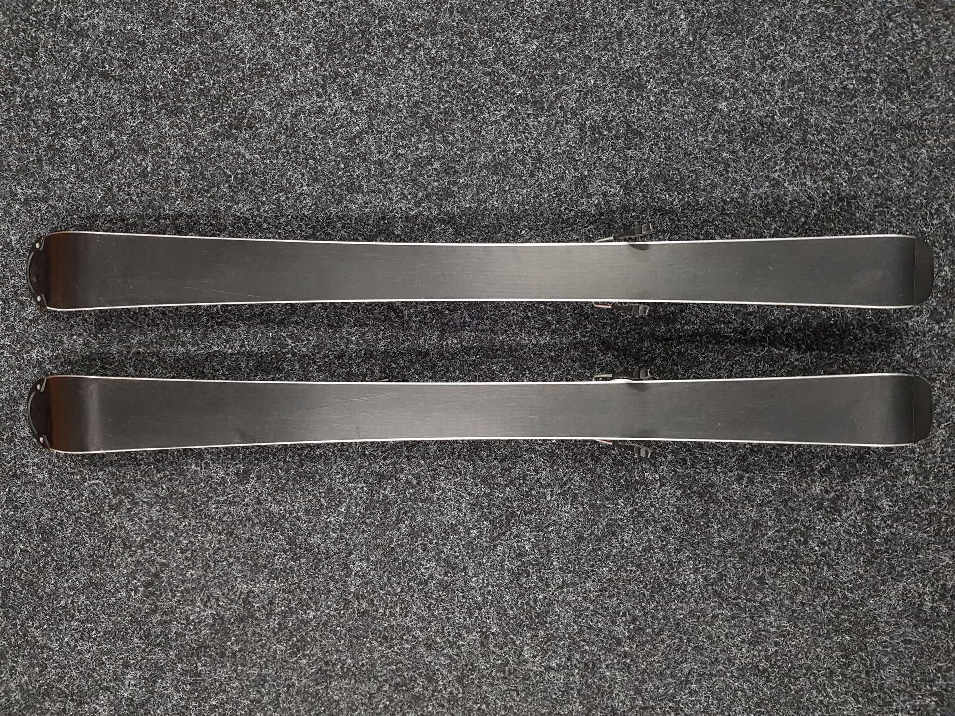 Skis enfant d'occasion VOLKL Racetiger junior + fixations Marker 4.5