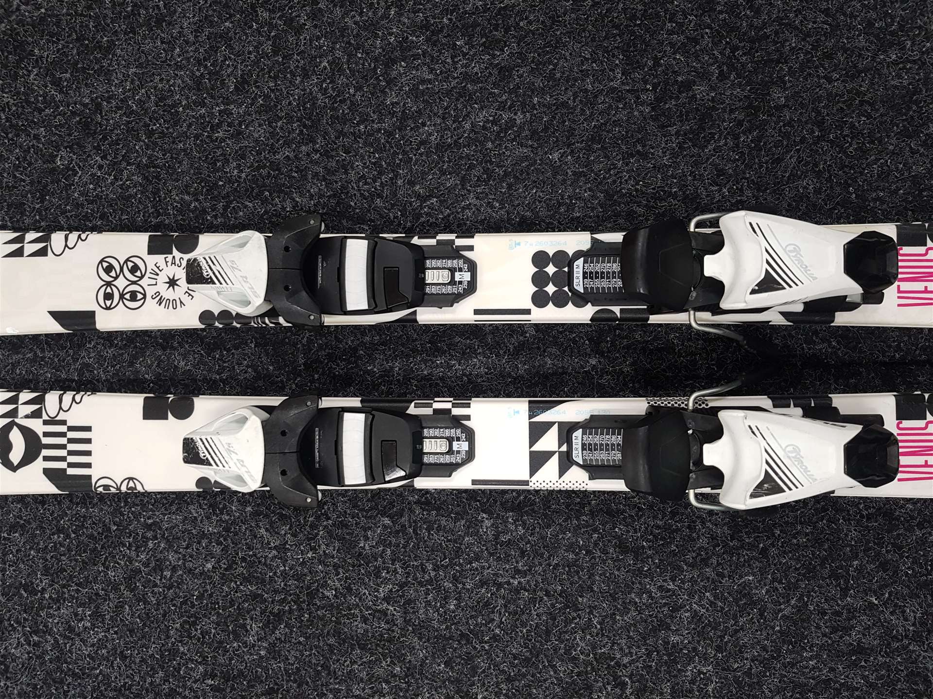 Esquís infantiles usados SPORTEN Venus 130 + fijaciones Tyrolia SLR 7.5