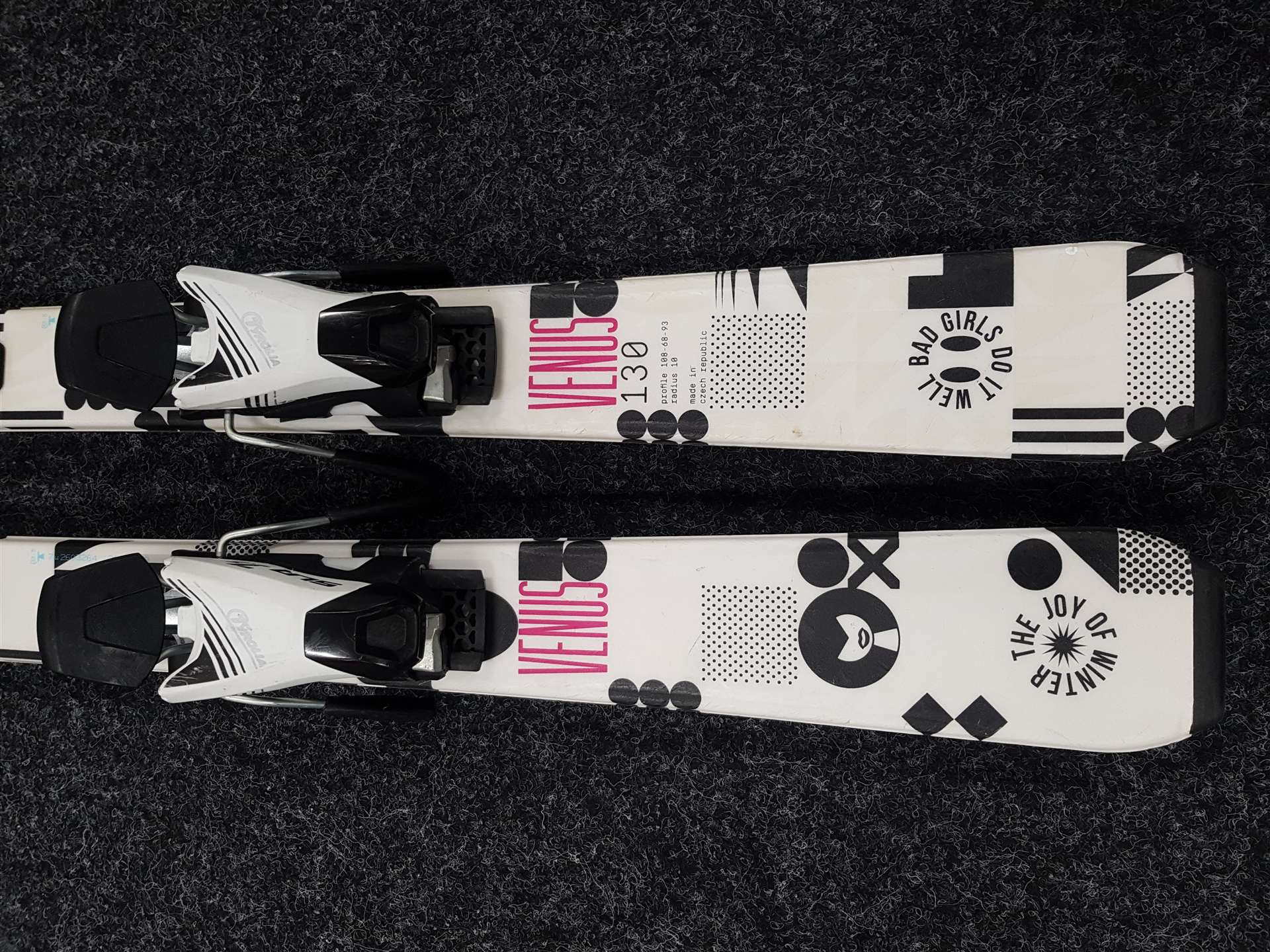 Esquís infantiles usados SPORTEN Venus 130 + fijaciones Tyrolia SLR 7.5