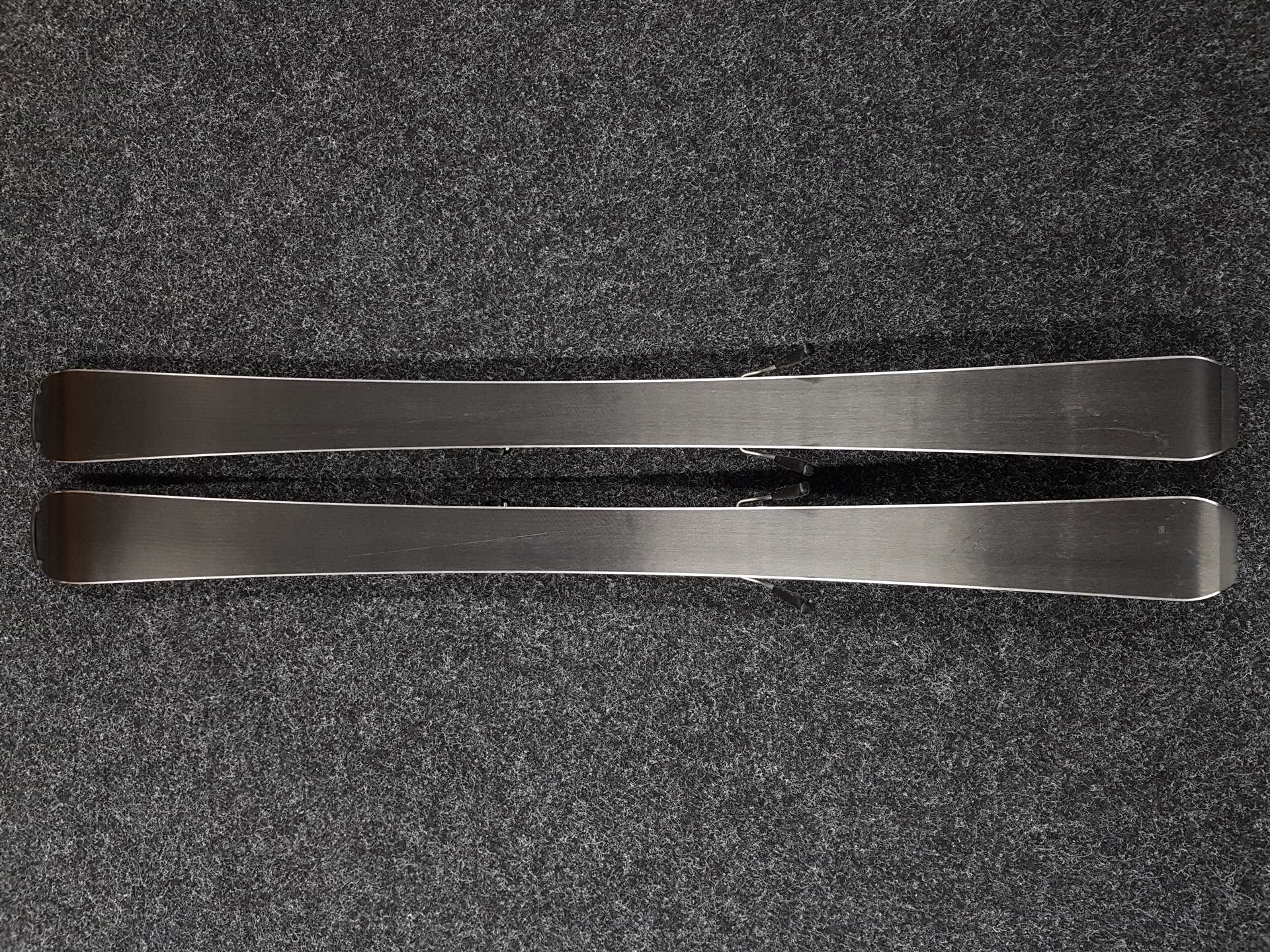 Esquís infantiles usados SPORTEN Venus 130 + fijaciones Tyrolia SLR 7.5