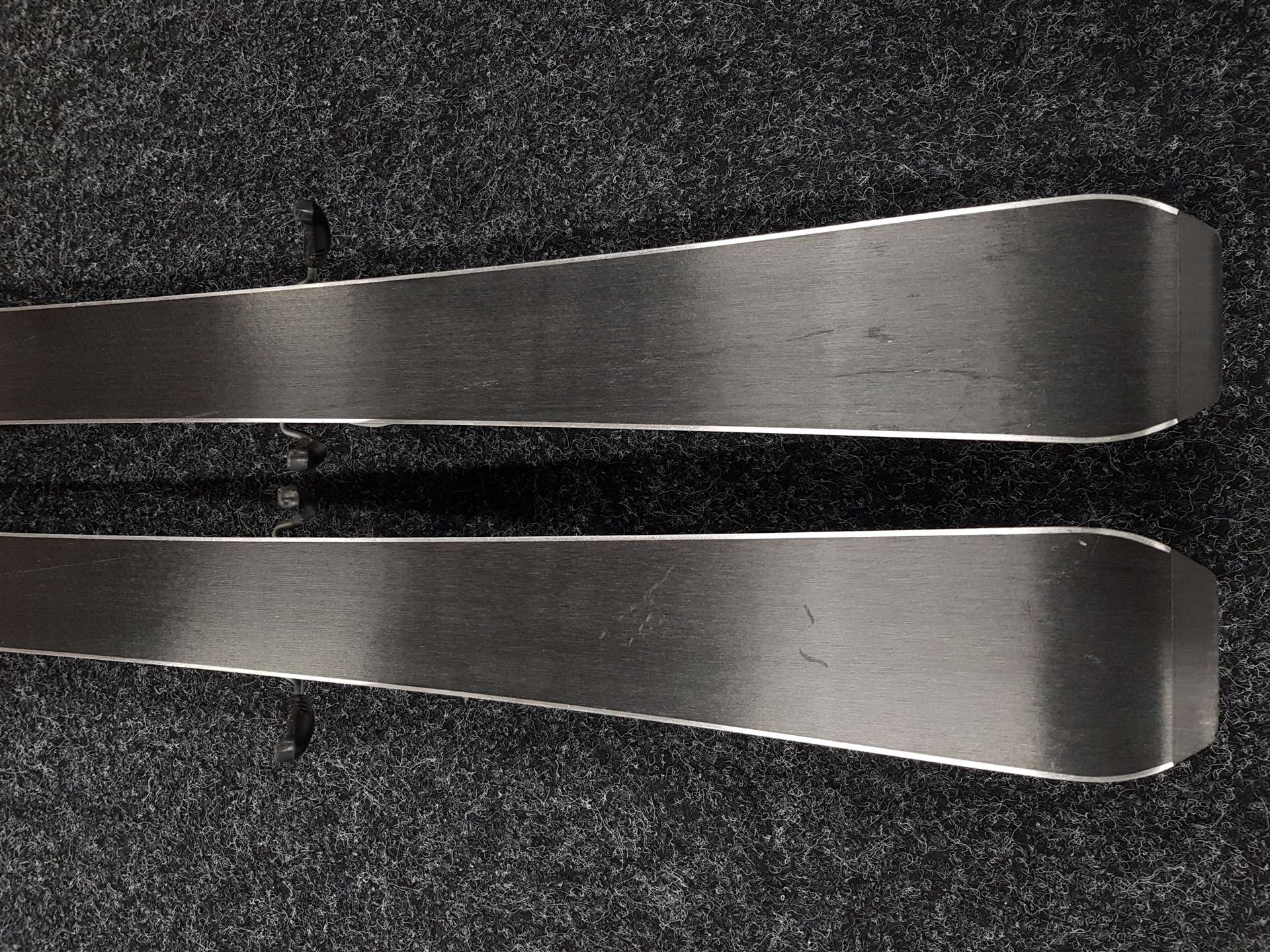 Esquís infantiles usados SPORTEN Venus 130 + fijaciones Tyrolia SLR 7.5