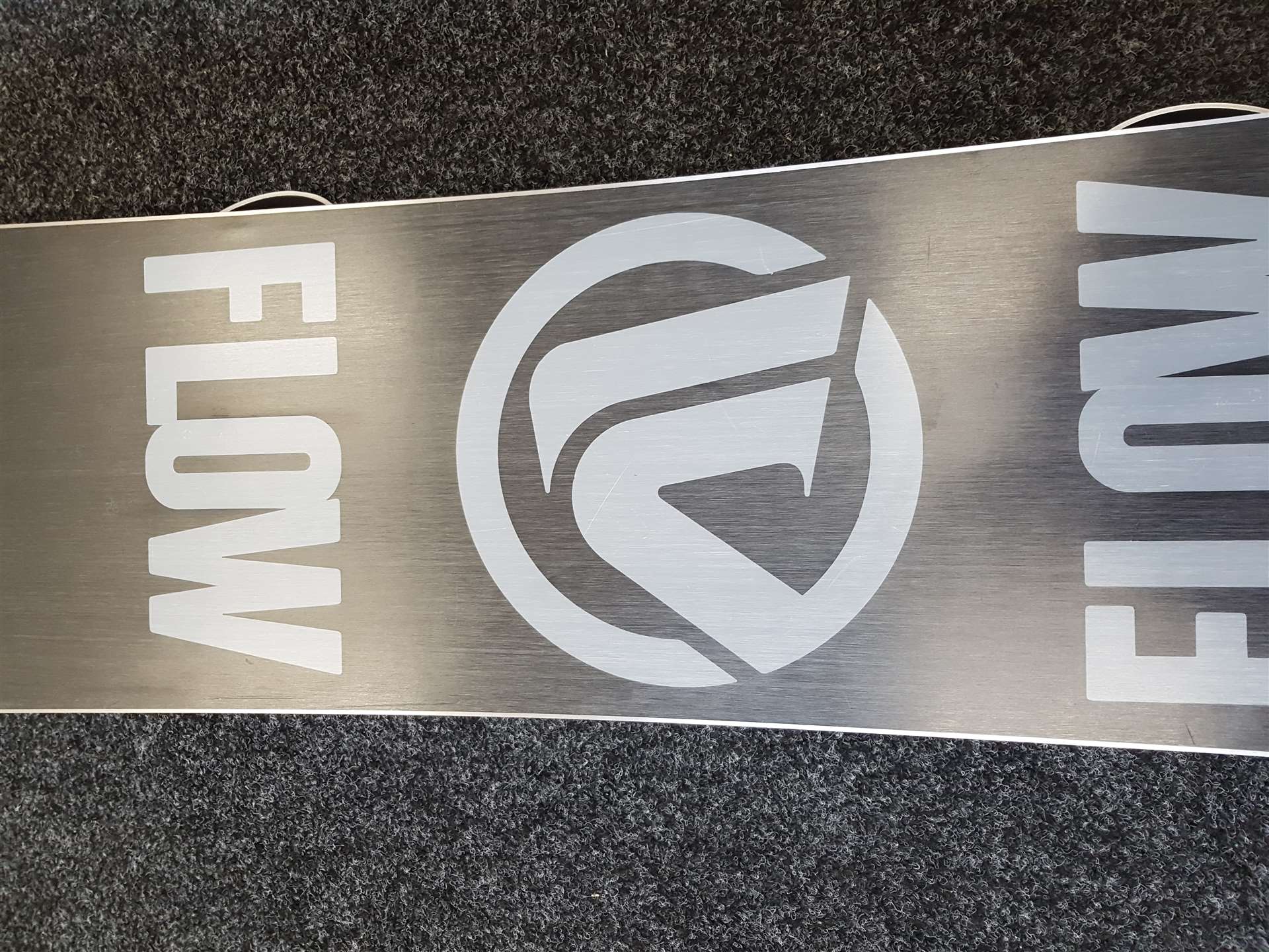 Snowboard usato FLOW Rhythm + attacchi Head taglia M