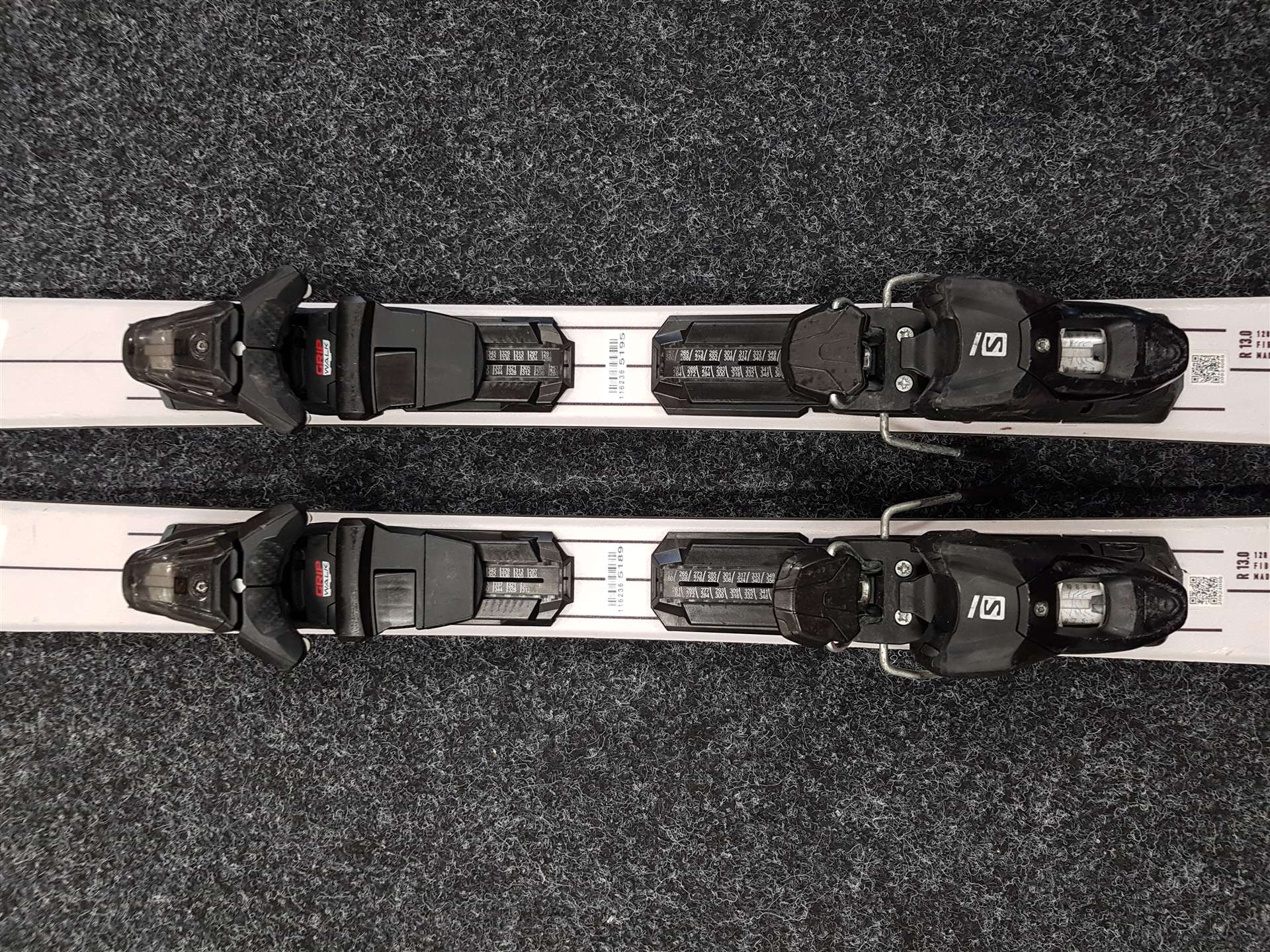 Esquís SALOMON S/MAX usados + fijaciones Salomon M10