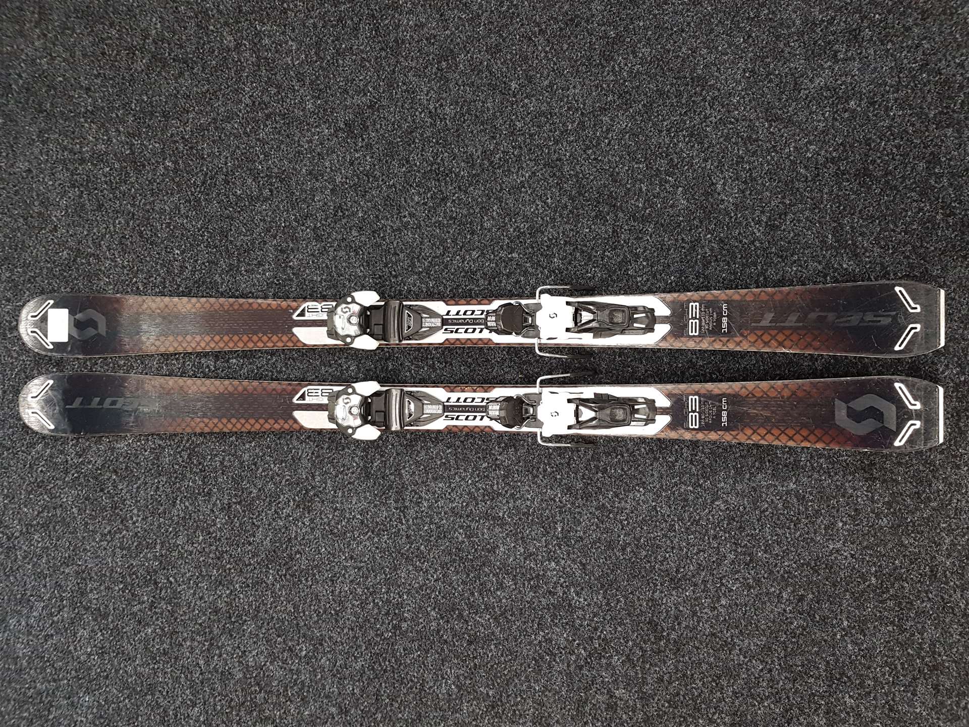 Skis SCOTT Slight 83 d'occasion + fixations Scott Warden 11