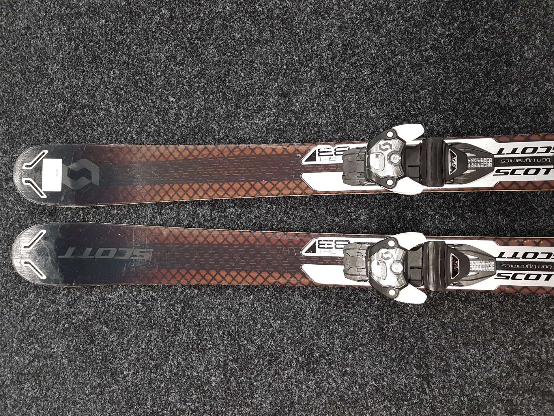 Skis SCOTT Slight 83 d'occasion + fixations Scott Warden 11