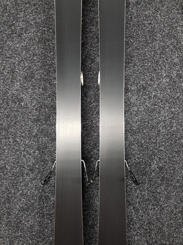 Bazarové lyže VOLKL Deacon 7.4