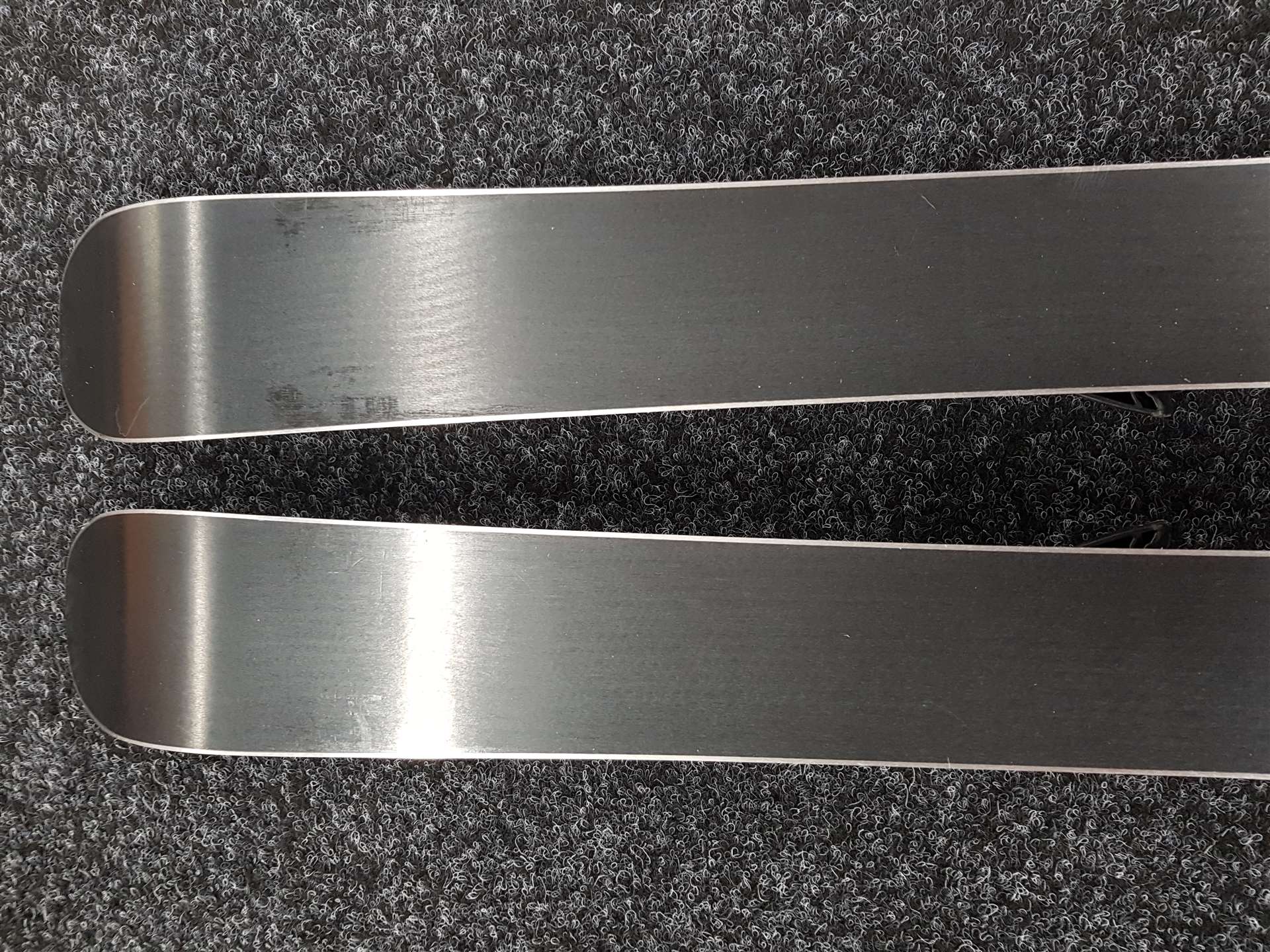 Gebrauchte SALOMON Race-Ski + Salomon 5-Bindungen