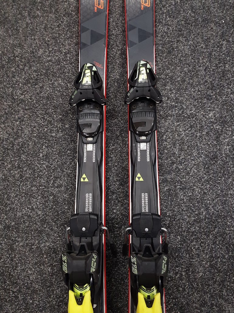 Bazaar Ski Fischer RC4 The Curv