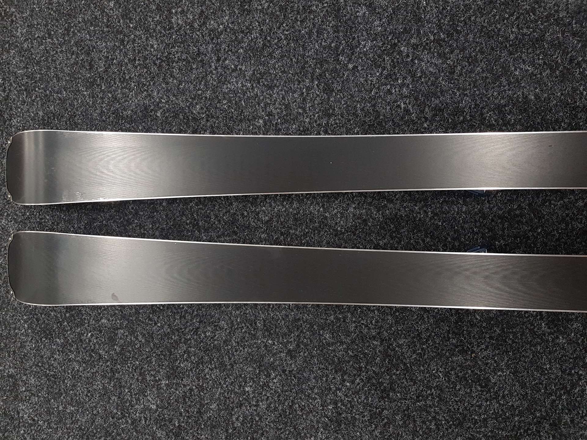 Použité lyže HEAD Shape V4 + vázání Head PR 11