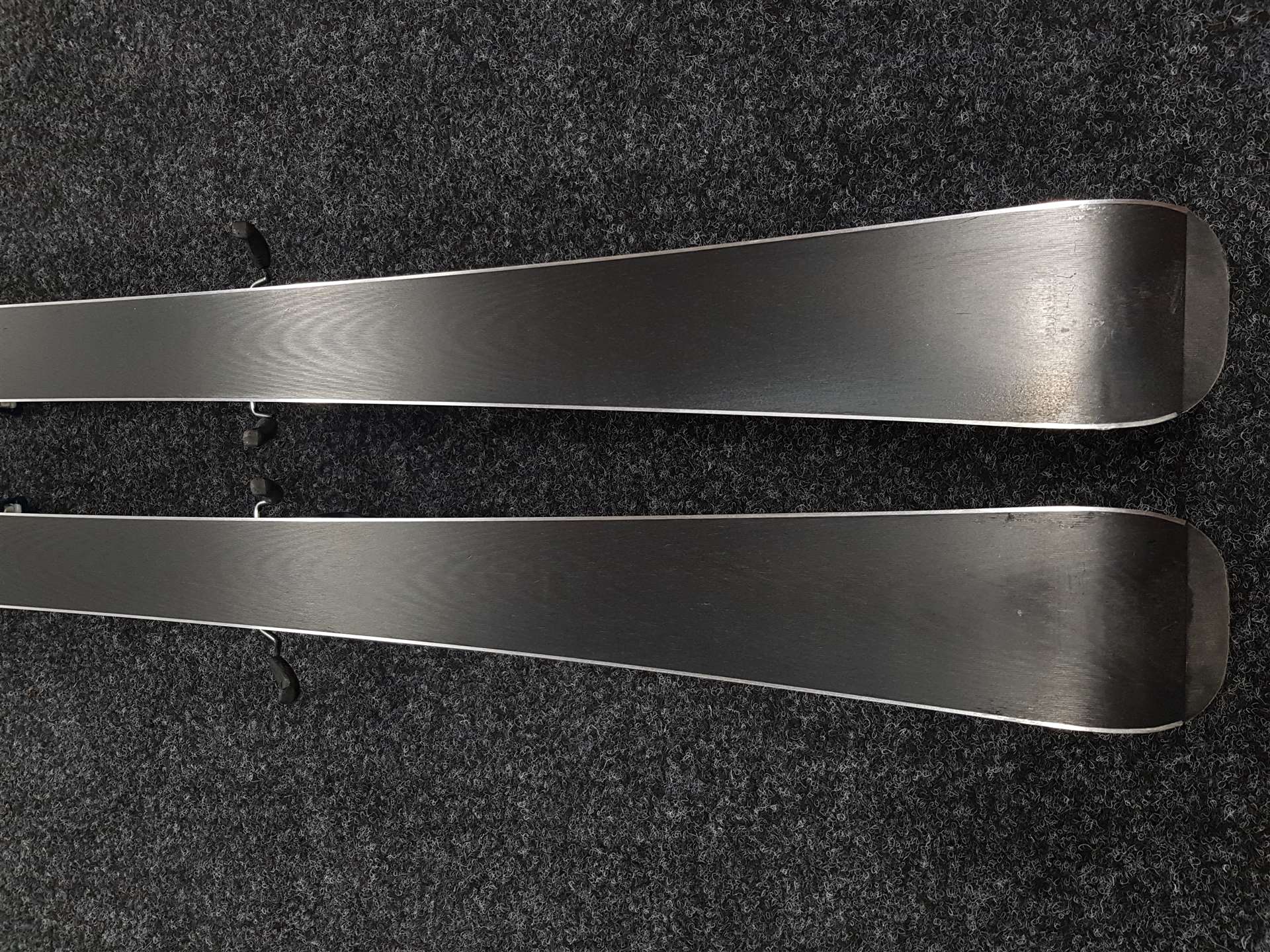 Použité lyže HEAD Shape V4 + vázání Head PR 11