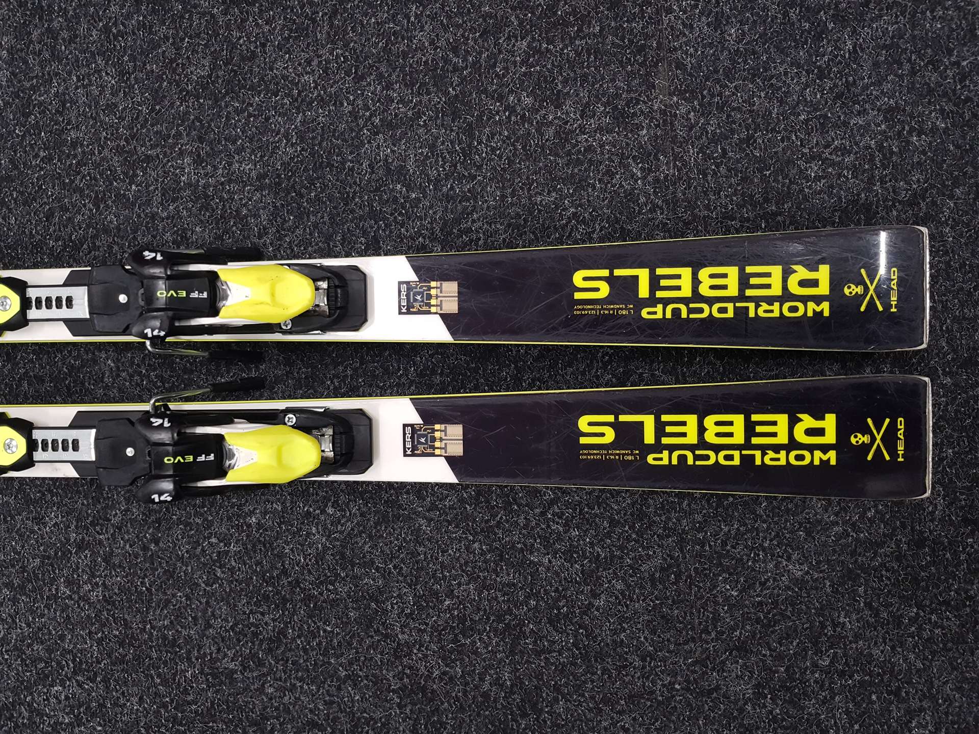 Schiuri HEAD I/Race folosite + legături Head FF Evo 14