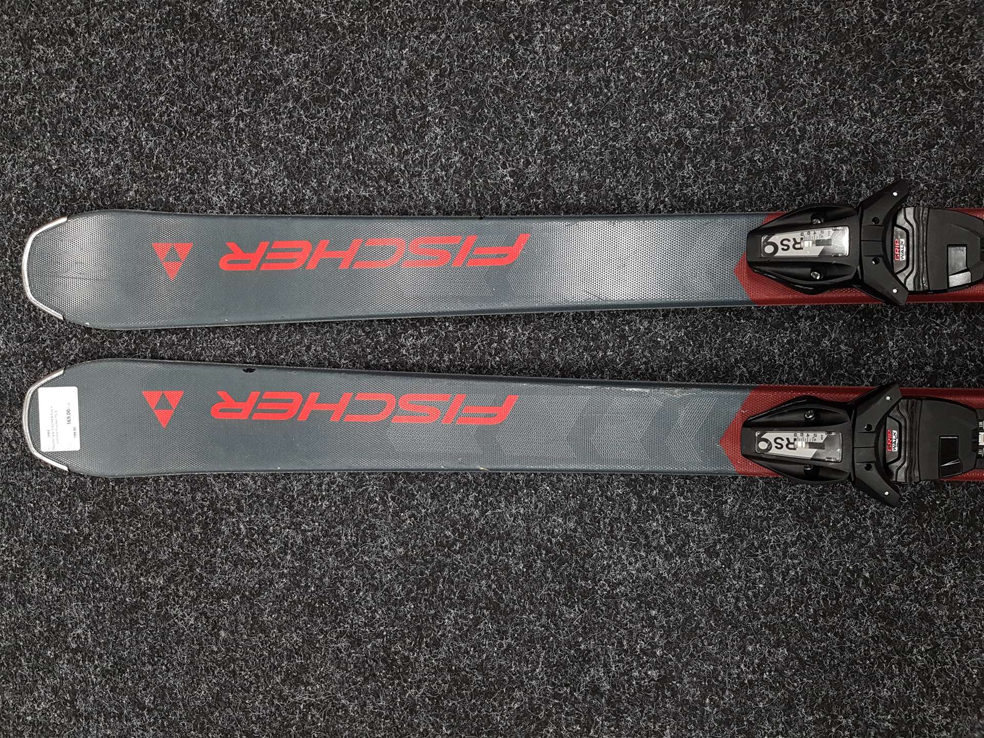 Použité lyže FISCHER Fire + viazanie Fischer TS 9