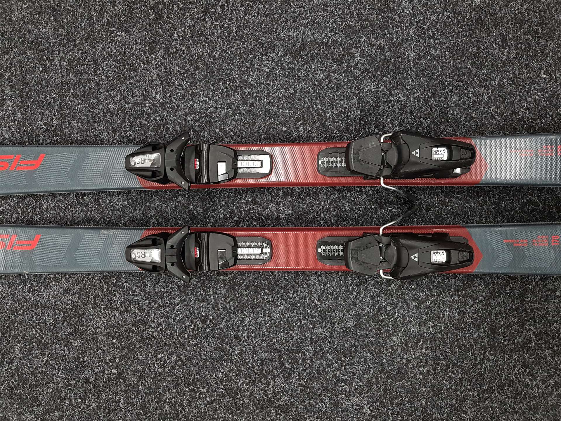 Použité lyže FISCHER Fire + viazanie Fischer TS 9
