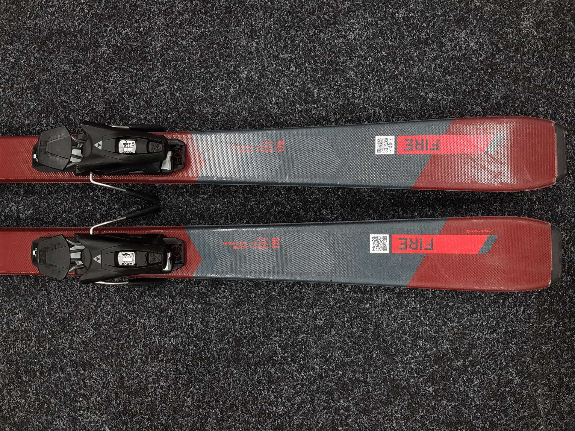 Použité lyže FISCHER Fire + viazanie Fischer TS 9