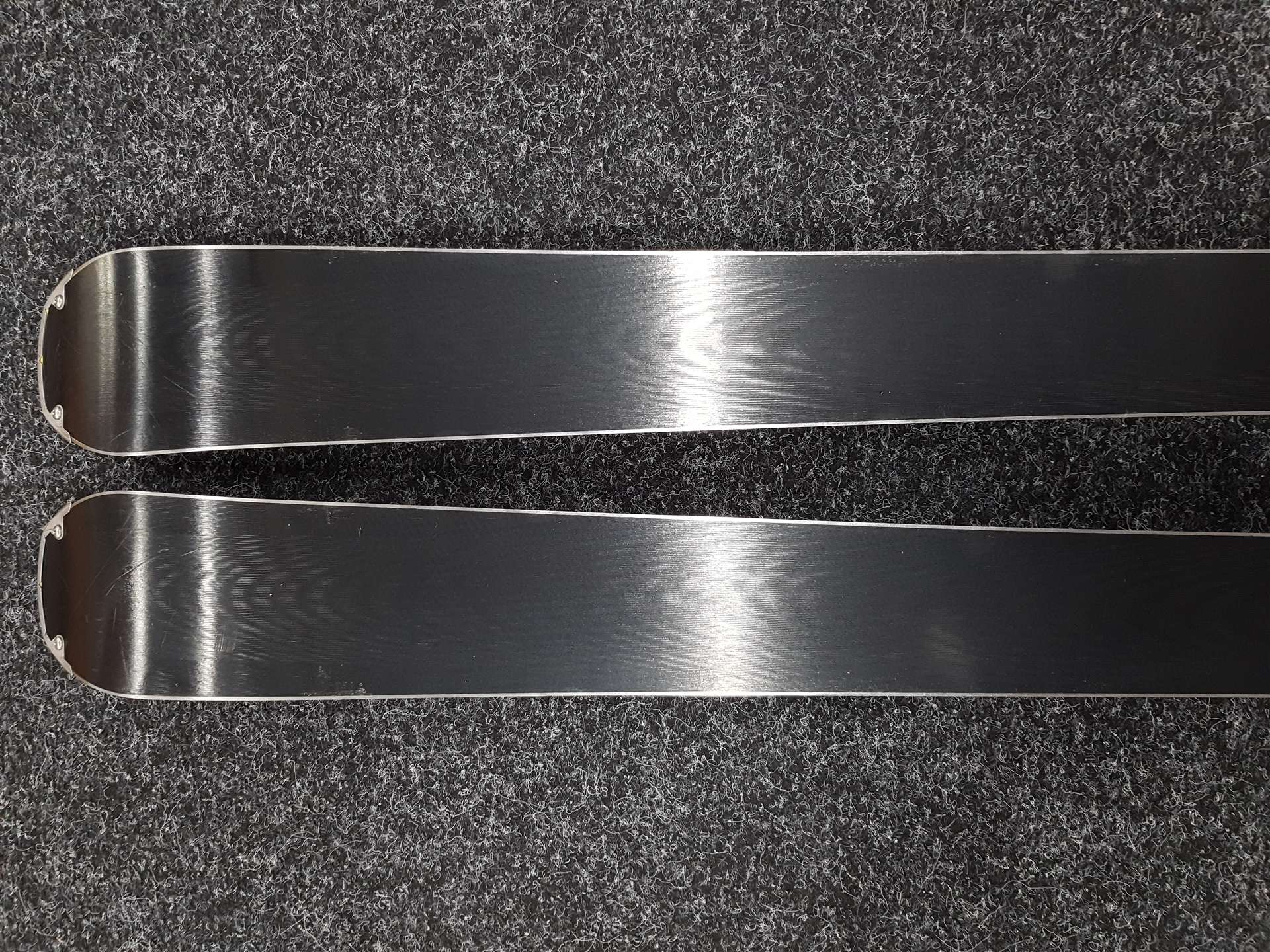 Použité lyže FISCHER Fire + viazanie Fischer TS 9