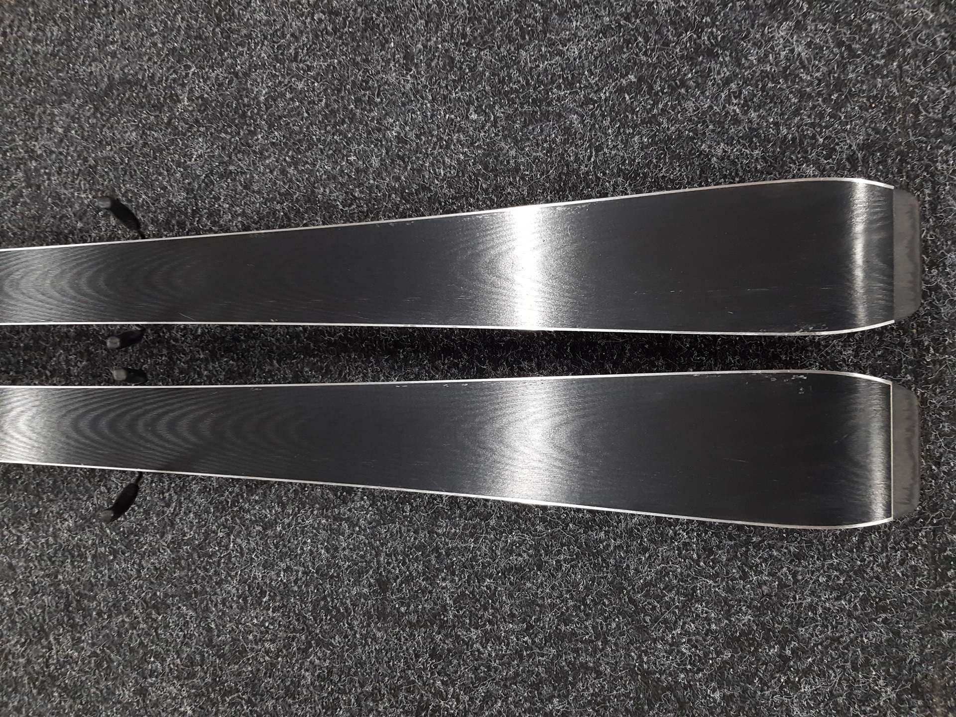 Použité lyže FISCHER Fire + viazanie Fischer TS 9