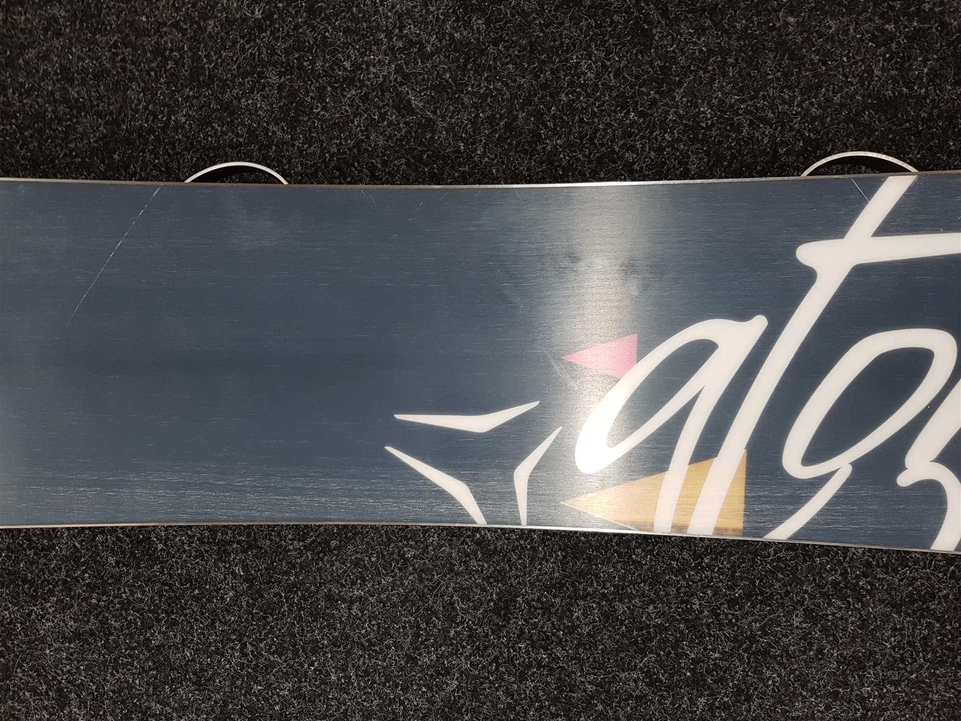 Gebrauchtes ATOMIC Eighties Snowboard + Head Bindungen Größe S/M