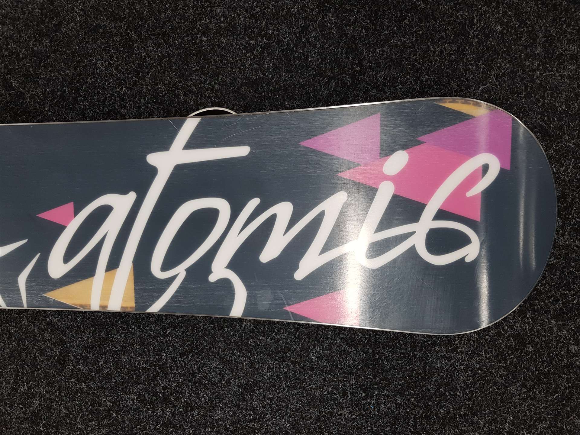 Gebrauchtes ATOMIC Eighties Snowboard + Head Bindungen Größe S/M