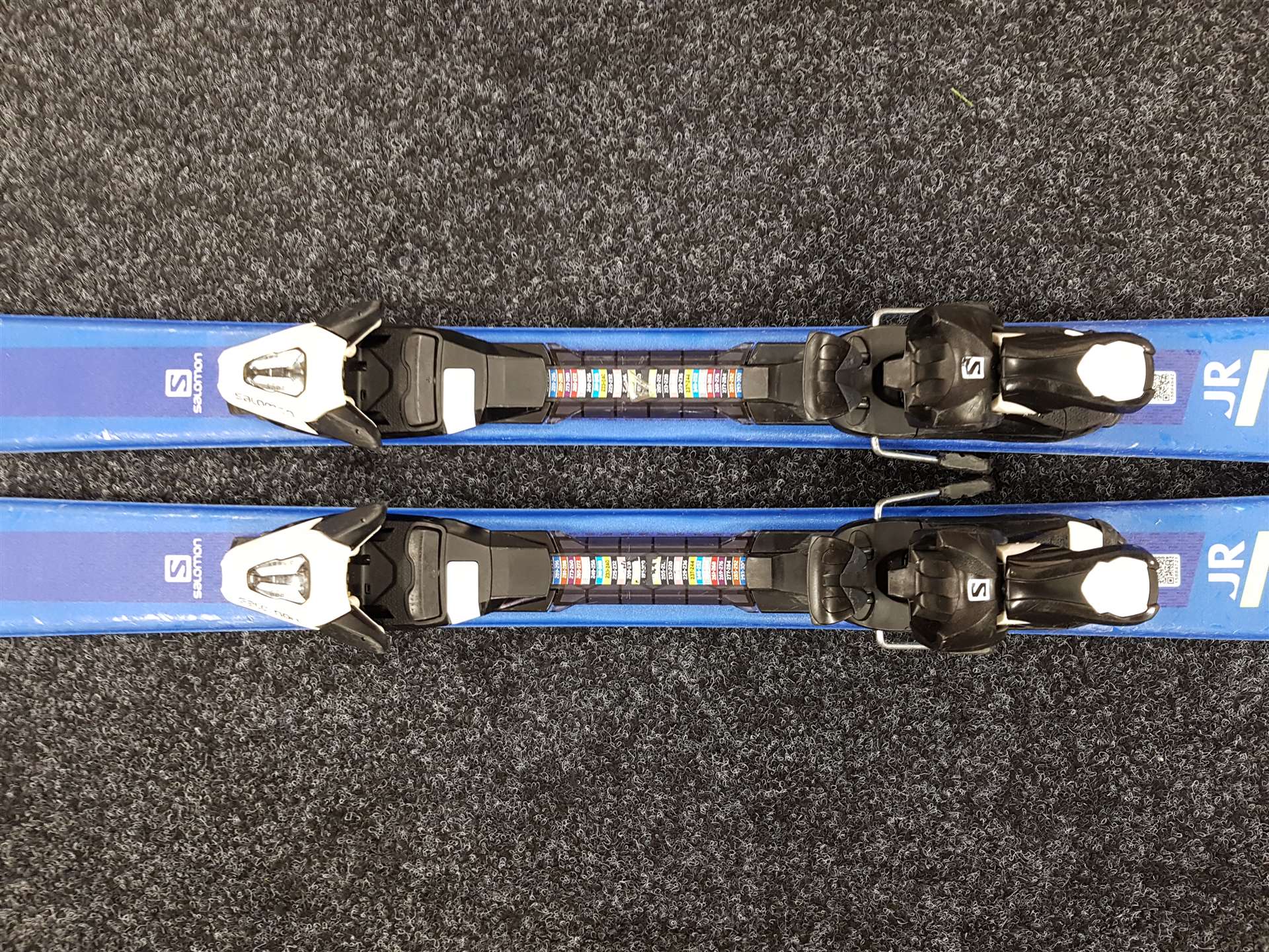 Gebrauchte SALOMON Race-Ski + Salomon 5-Bindungen