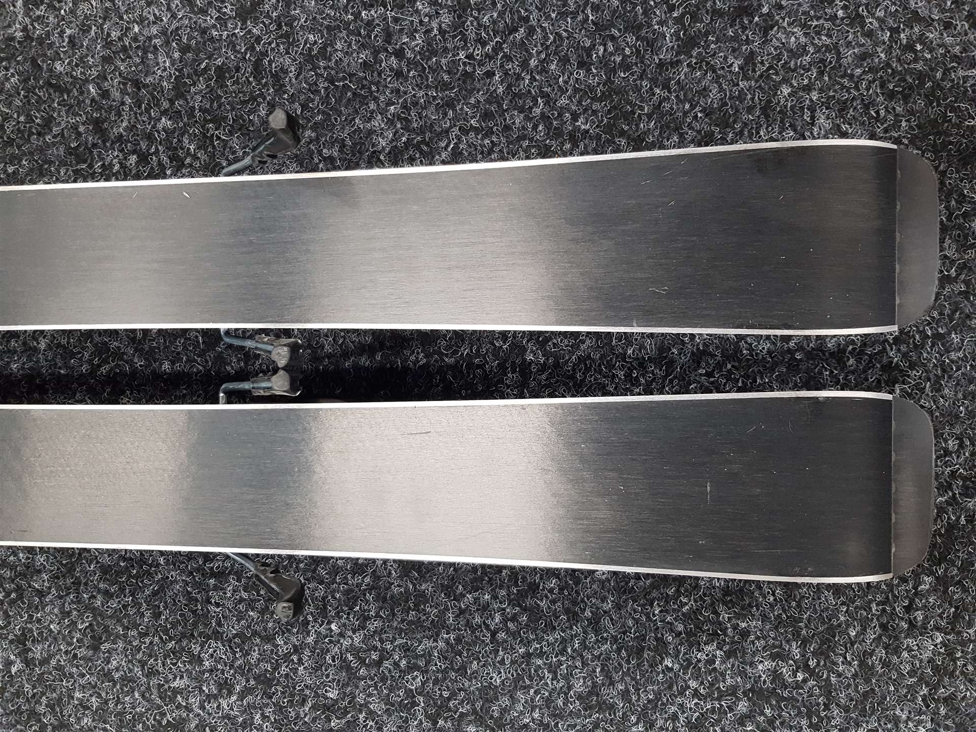 Použité dětské lyže VOLKL Deacon JR + vázání Marker 4.5