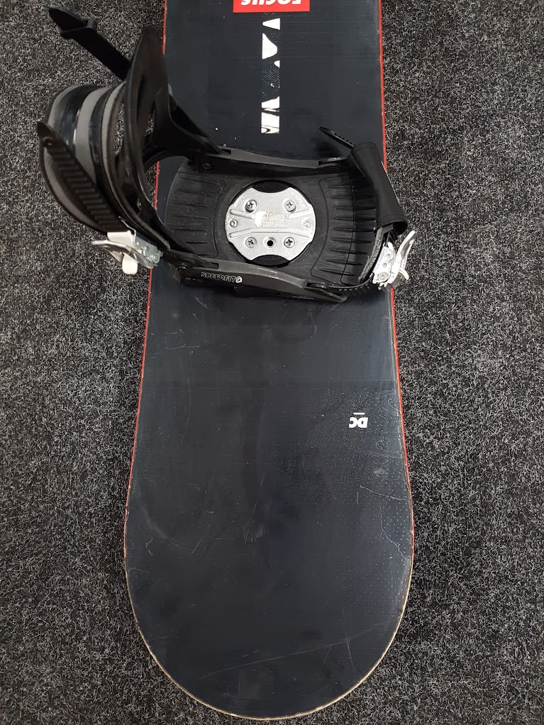 Deska snowboardowa Bazaar DC Focus + wiązania Salomon SpeedFit w rozmiarze S/M