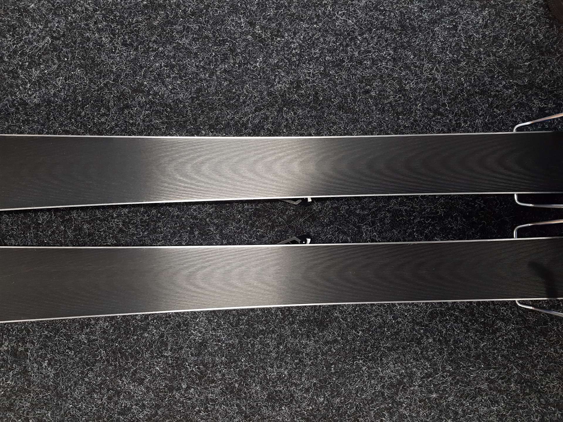 Skis SALOMON XDR FOCUS d'occasion + fixations Salomon LITHIUM 10